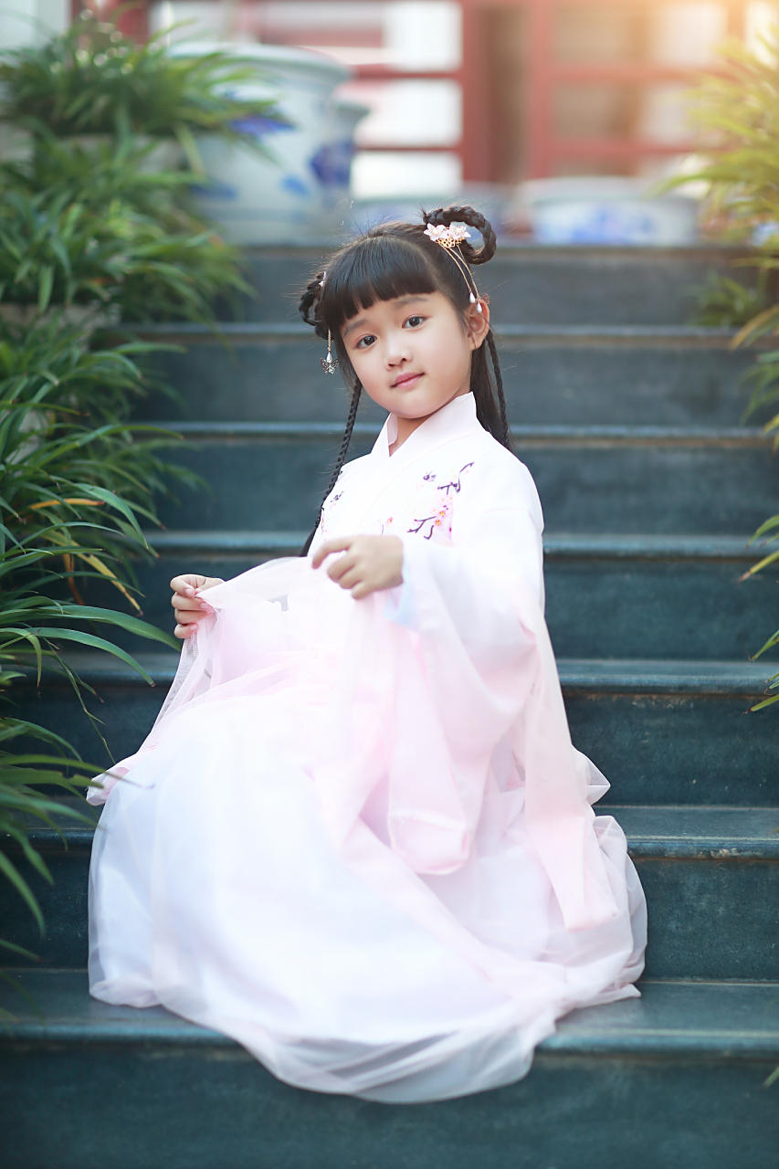 下面,我将从多个角度阐述父母如何言传身教引导宝宝