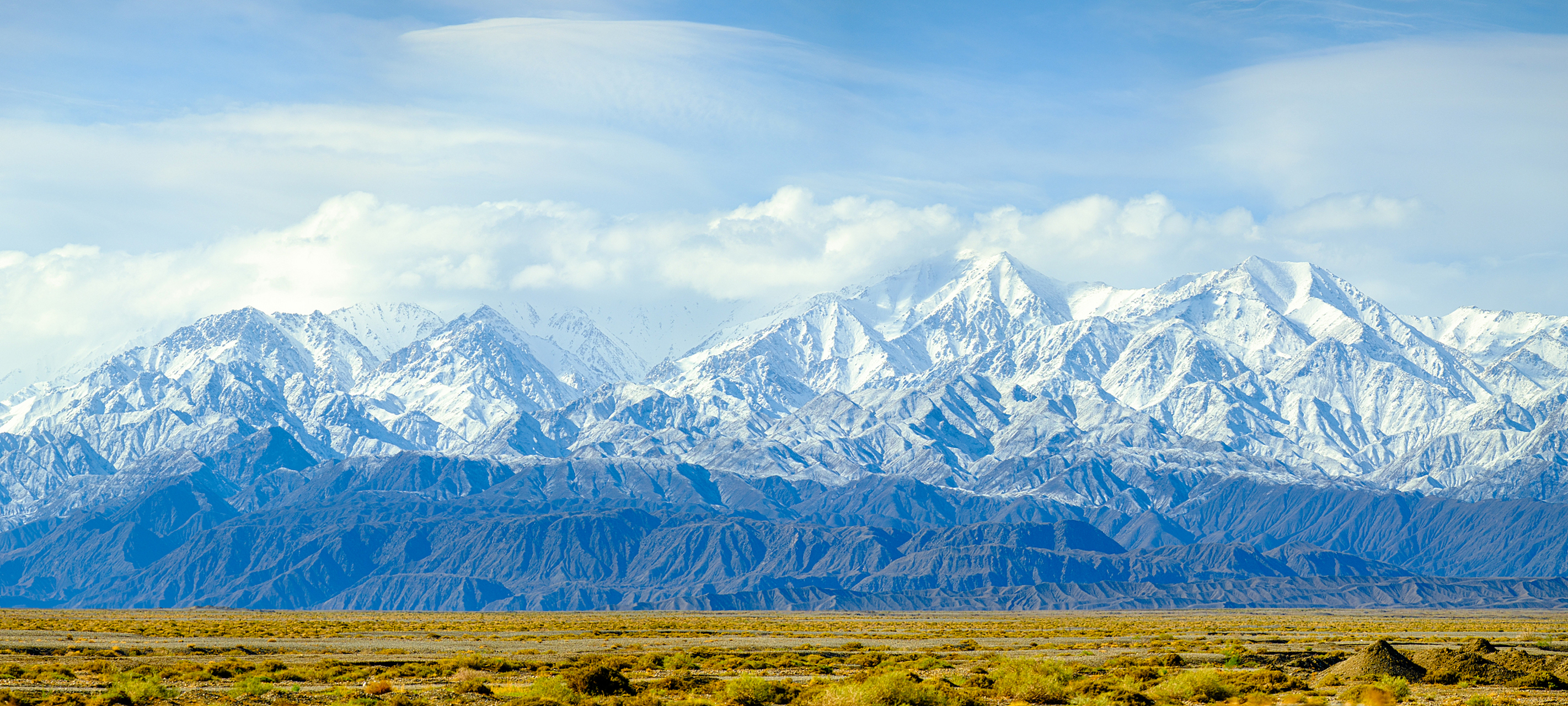 阿尔金山(altai mountains)是世界上最壮丽的山脉之一,位于中亚地区