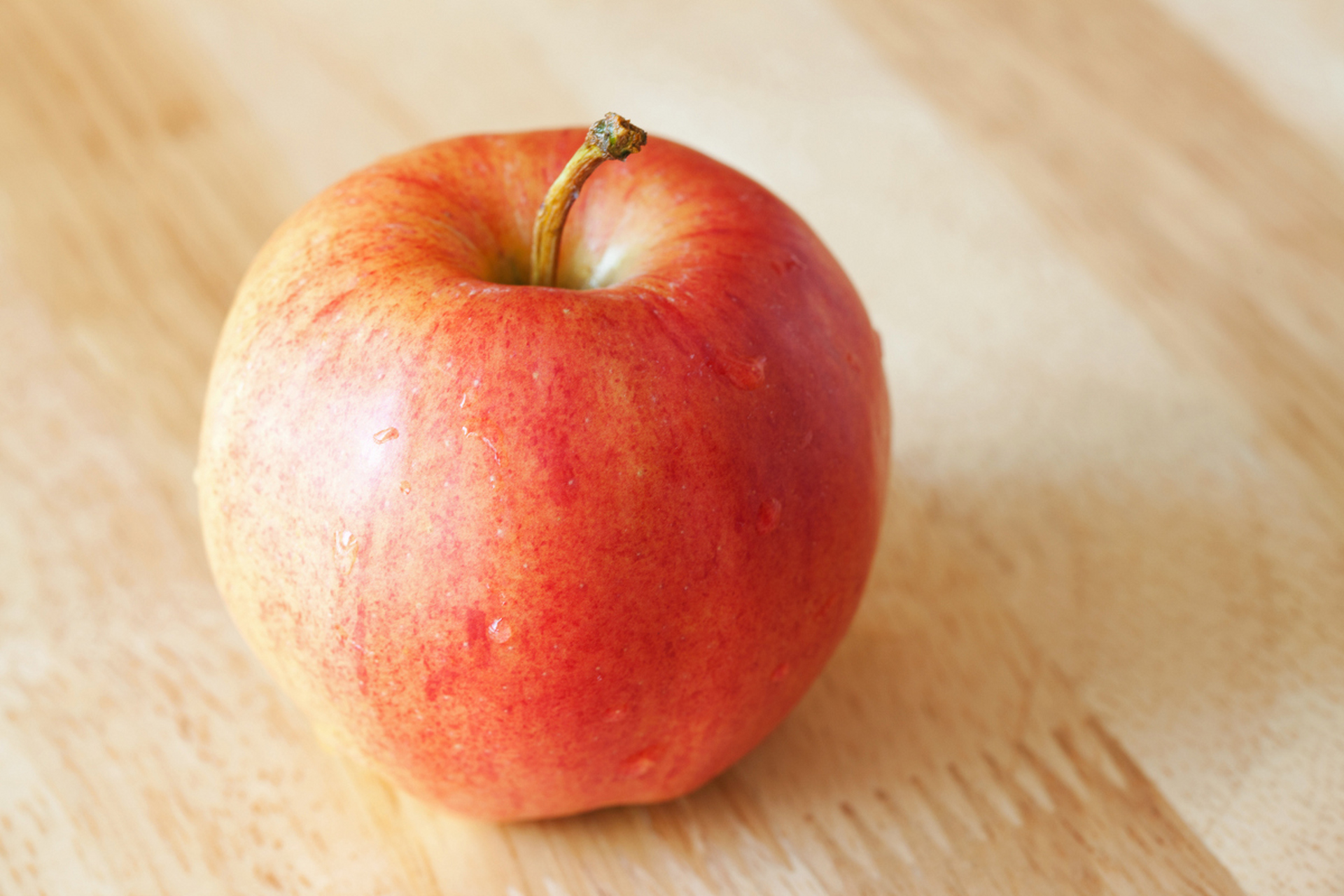 介绍了五种著名的苹果品种,包括富士苹果,金冠苹果,格拉尼史密斯苹果