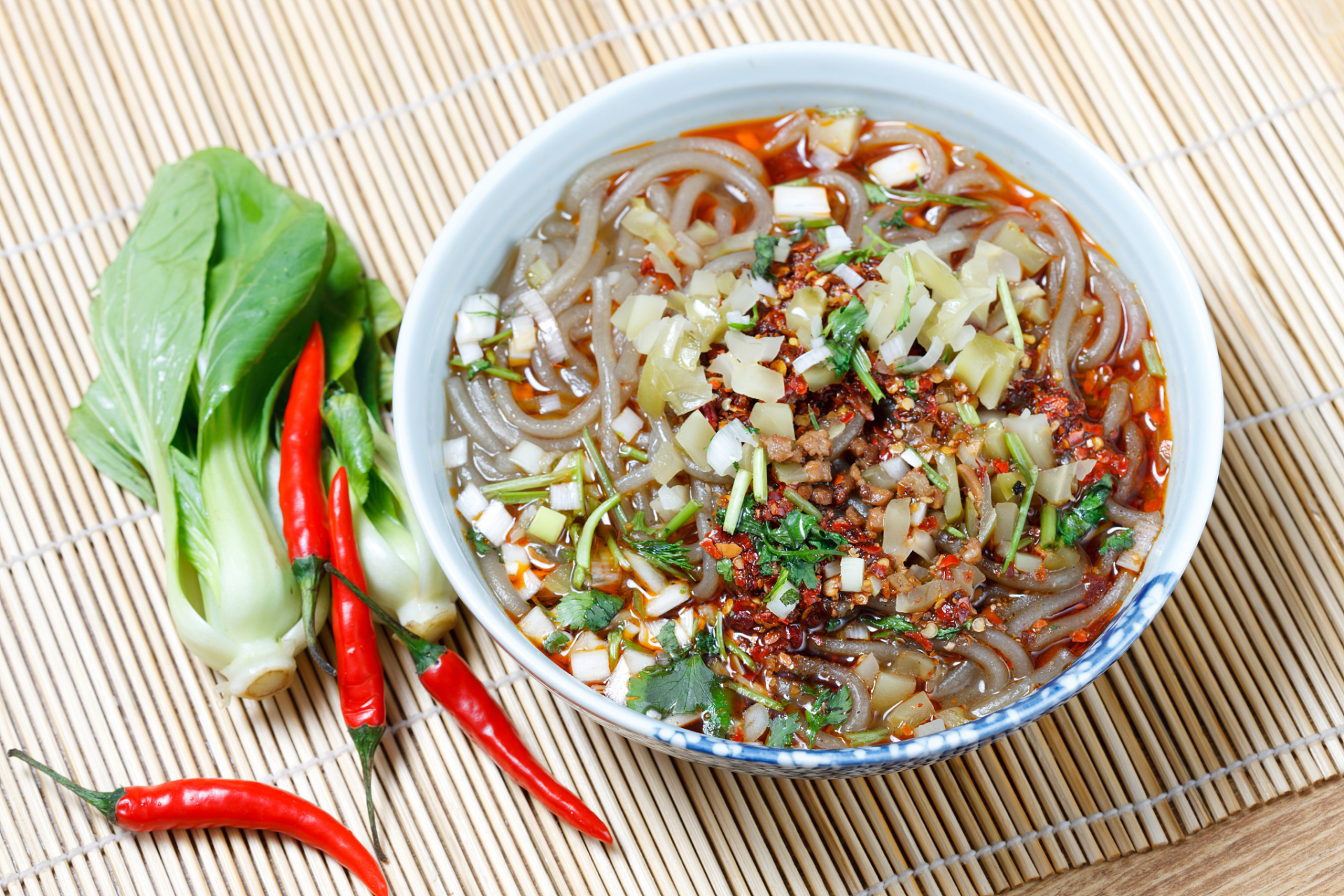 #五千年食光# 重庆川菜特色之鲜美的酸辣粉,让你欲罢不能!  酸辣粉,是