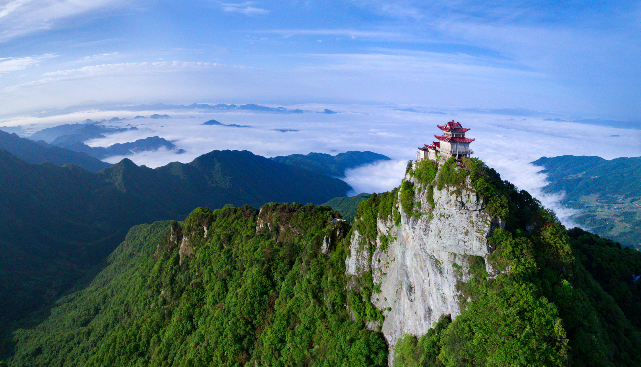 第4届龙头山云端杜鹃节# 龙头山最高海拔2336米,峰如刀削,崖似概