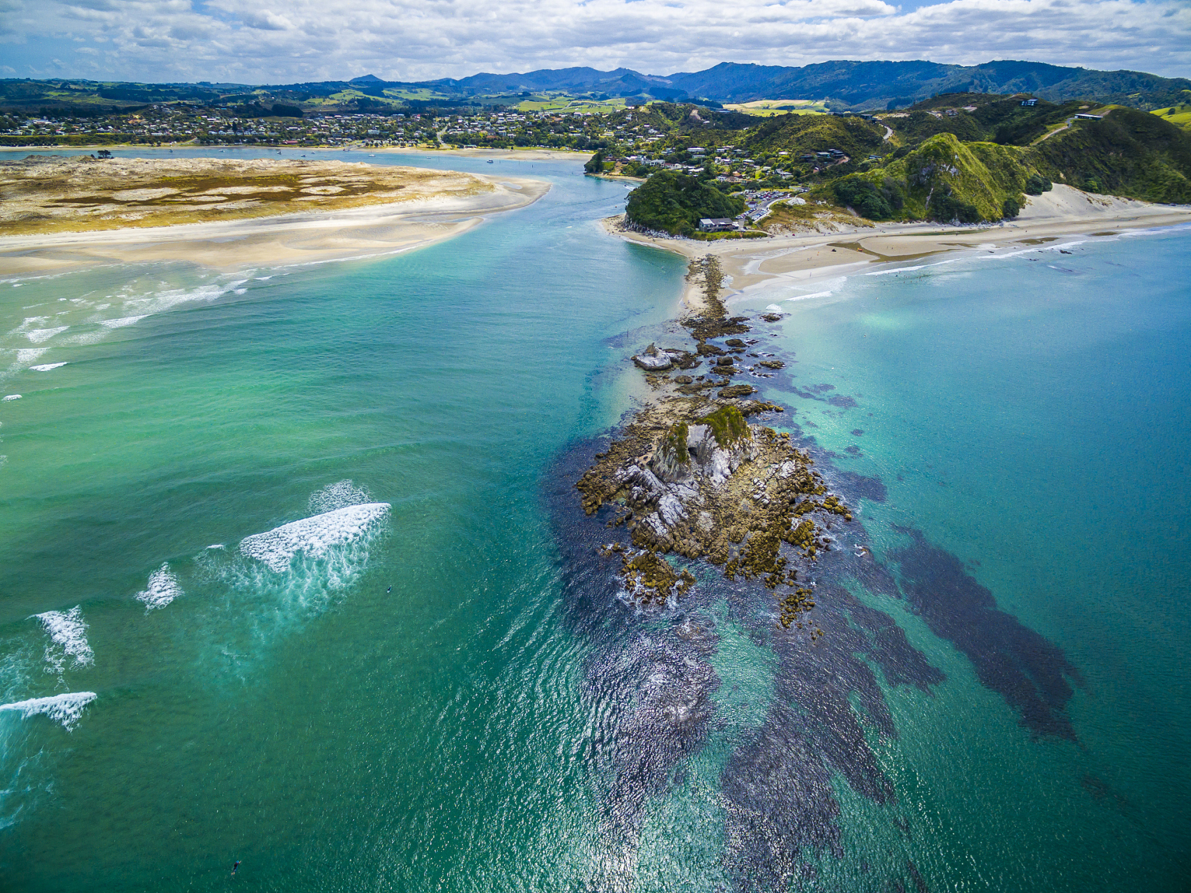 (barbados) ,位于东加勒比海小安的列斯群岛最东端,为珊瑚石灰岩海岛