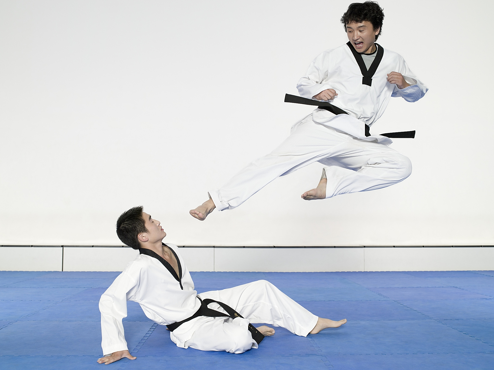 在每一次踢腿与出拳中,孩子们不仅学会了跆拳道的技巧与力量,更重要的