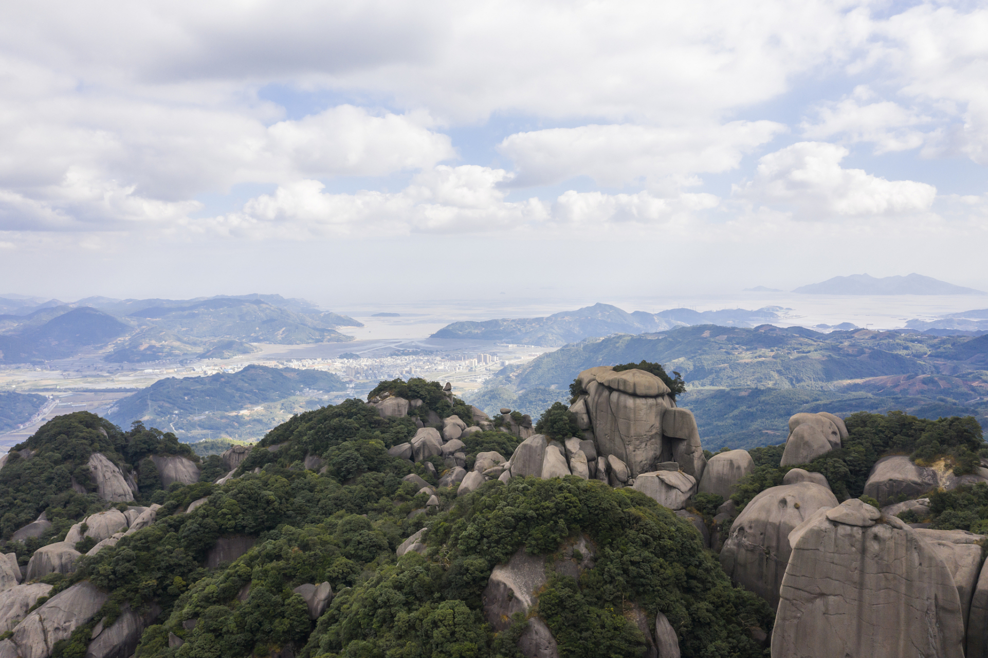 太姥山,位于福建省福鼎市境内东海之滨,距离城南约45公里.