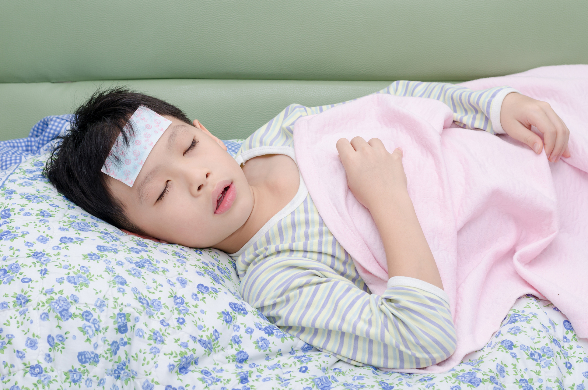 一些有效的退烧小妙招并正确地运用它们,对于守护孩子的健康至关重要