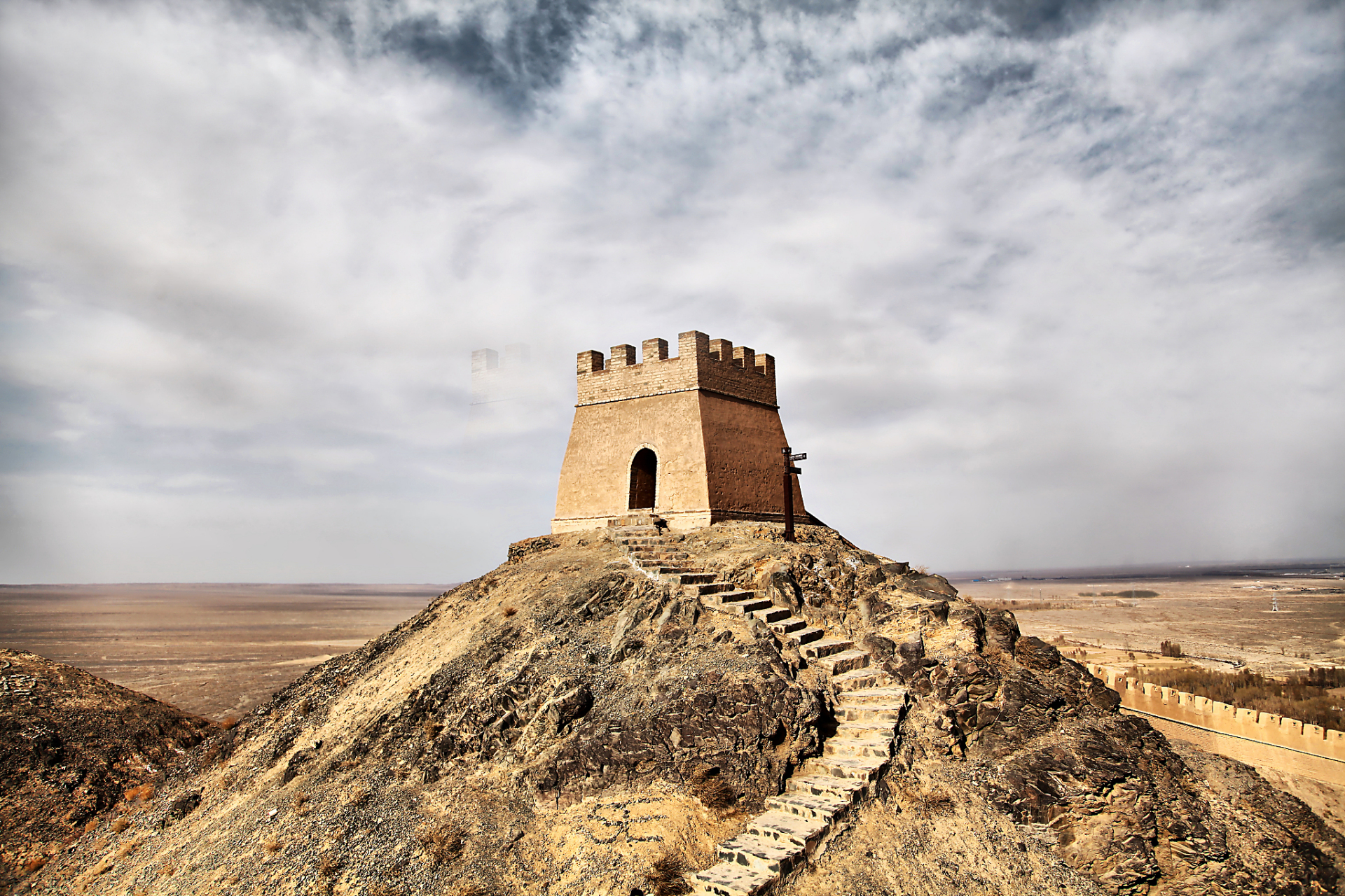 嬉行记# 敦煌阳关烽燧,作为丝绸之路上的重要关口,有着深厚的历史