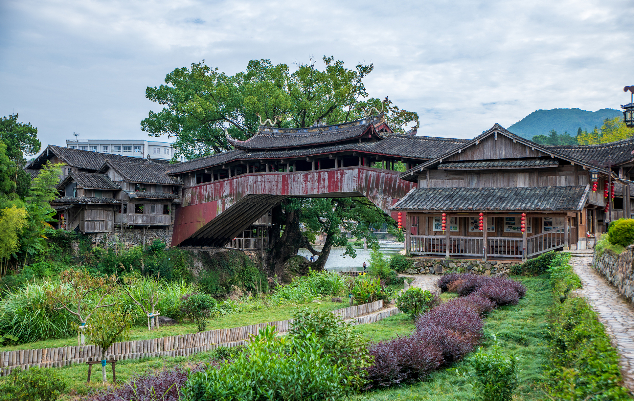 泰顺廊桥文化园,位于温州市泰顺县泗溪镇,是一处以展示古代廊桥为主要