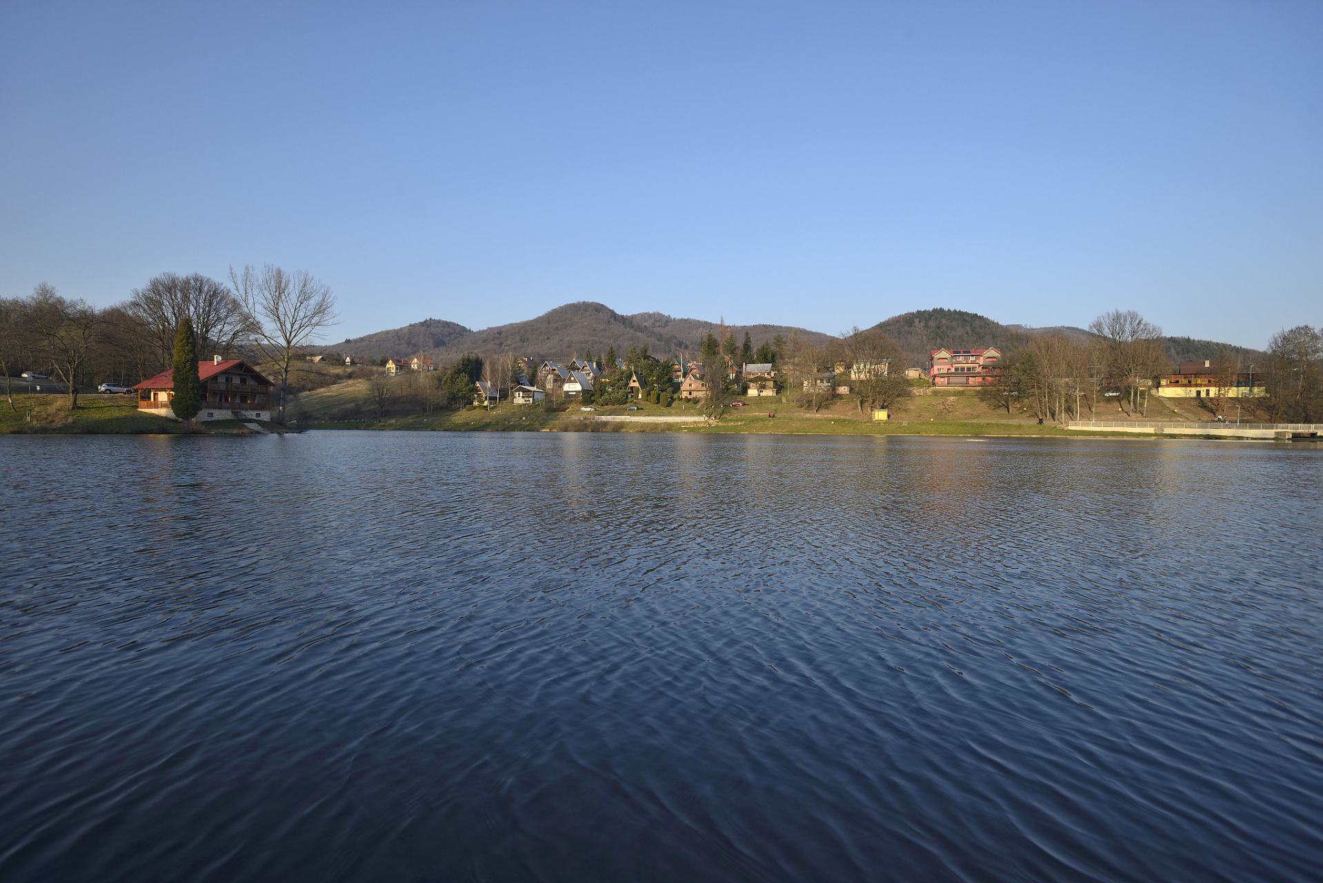 我心怀期待,踏上了这场让人心旷神怡的环湖之旅. #镜头里的春天
