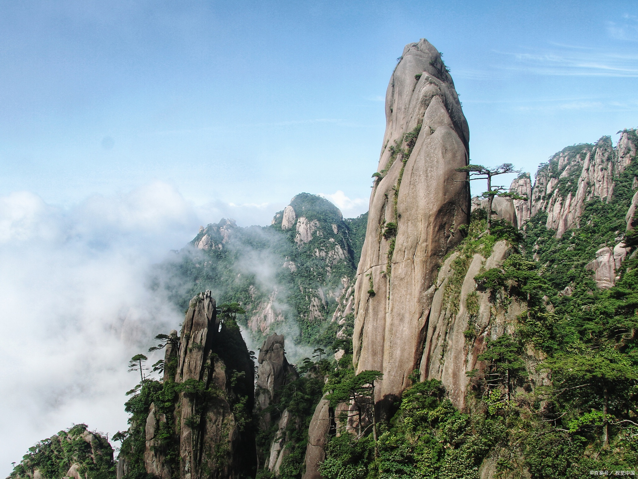 1 武功山:是江西的最高峰之一 2 黄冈山:是著名的避暑胜地.