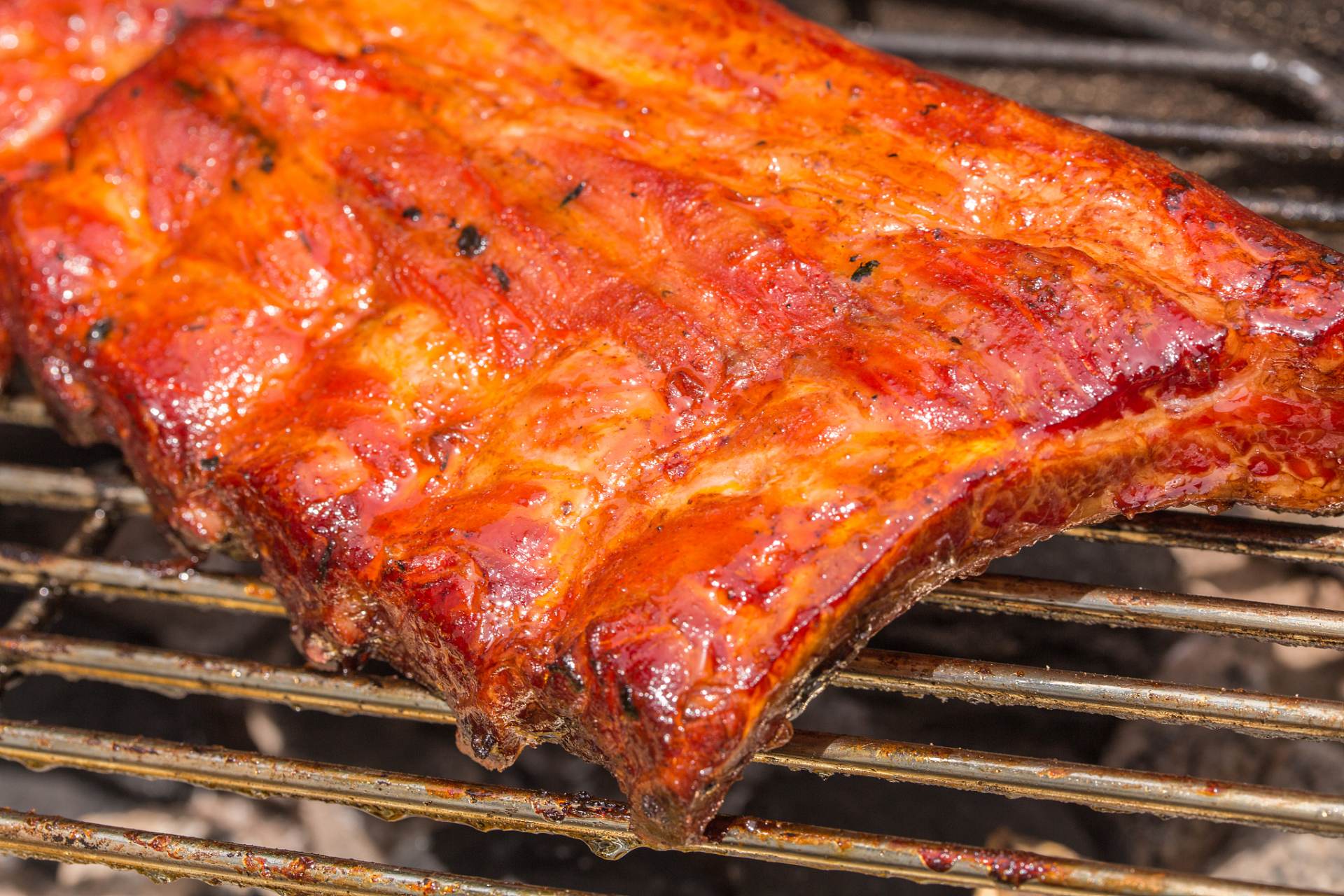 在闲暇的周末,一份热气腾腾的烤肉排绝对是最佳的温暖伴侣.