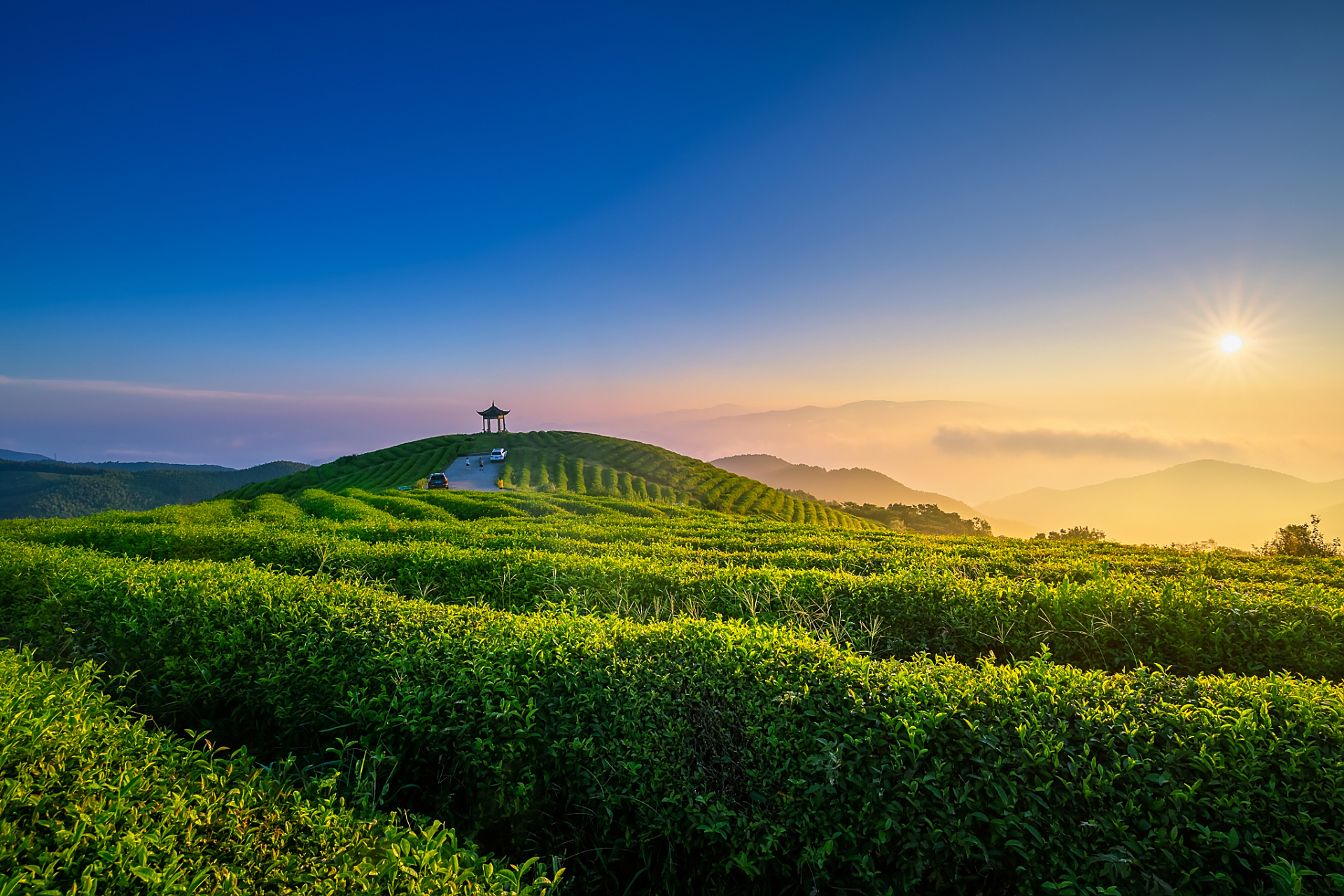 大余丫山旅游度假区位于江西省赣州市大余县黄龙镇,这里地势起伏,山峦
