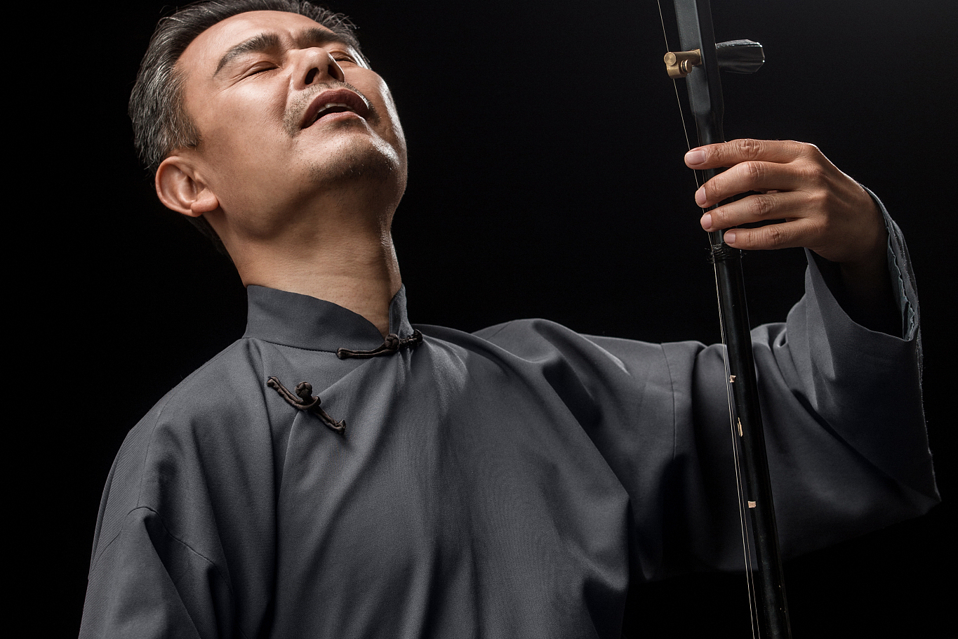 起源模糊,由唐代胡琴演变,历经唐宋明清发展,结构完善