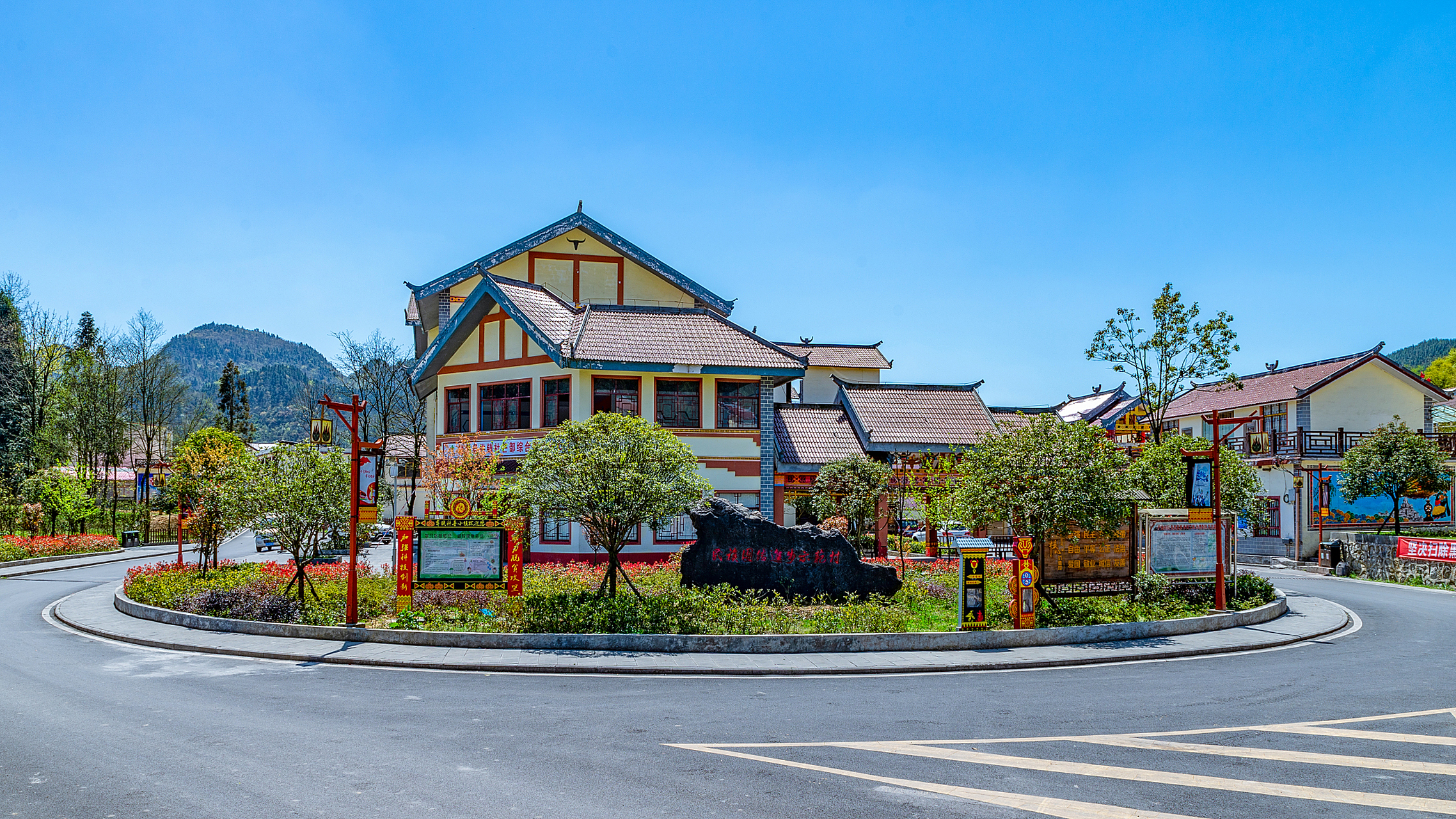 0792 逃离城市的喧嚣,来到了这个隐藏在山谷中的古县云顶小镇.