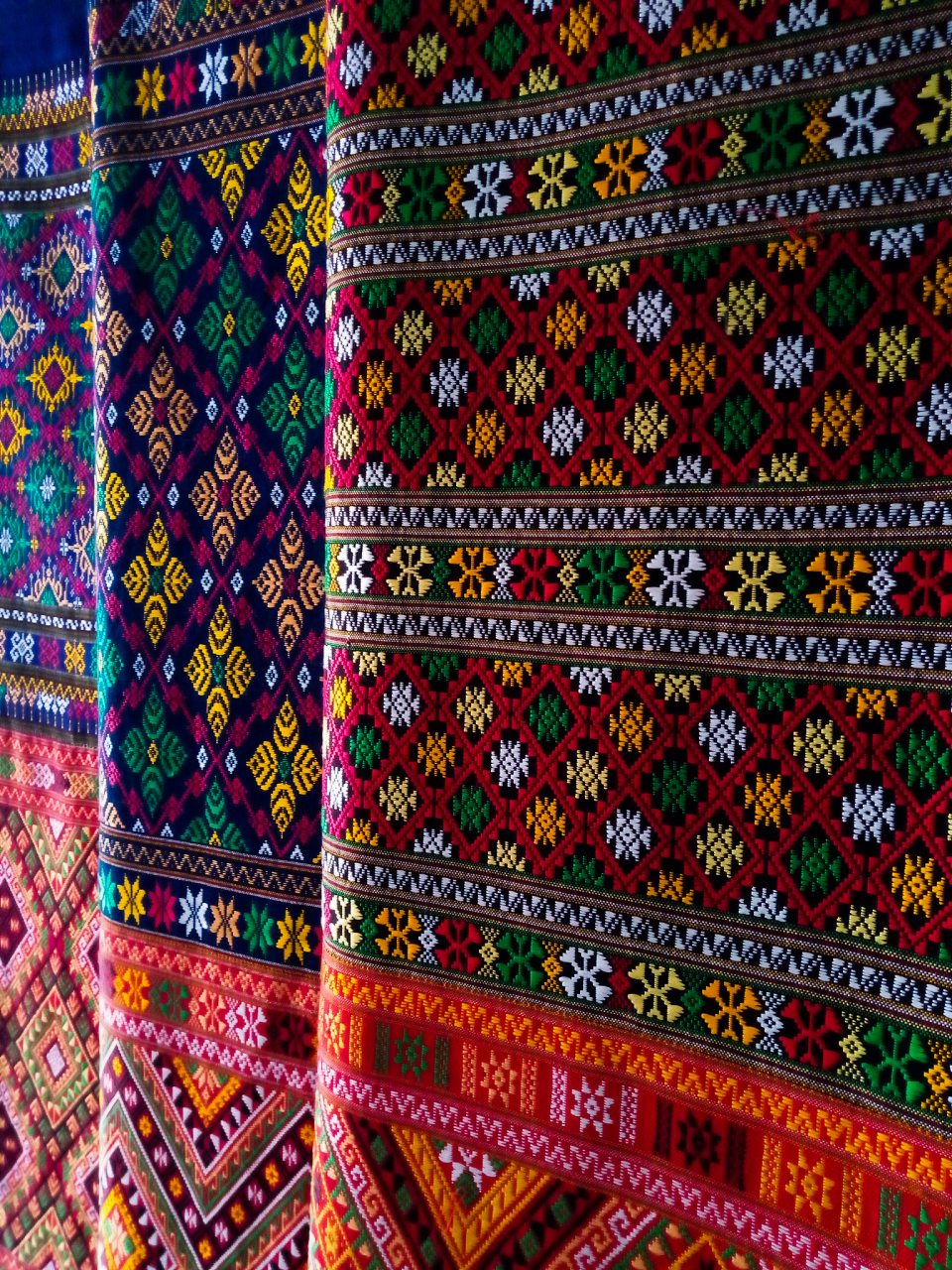 忻城为壮锦起源地之一,曾是贡品.