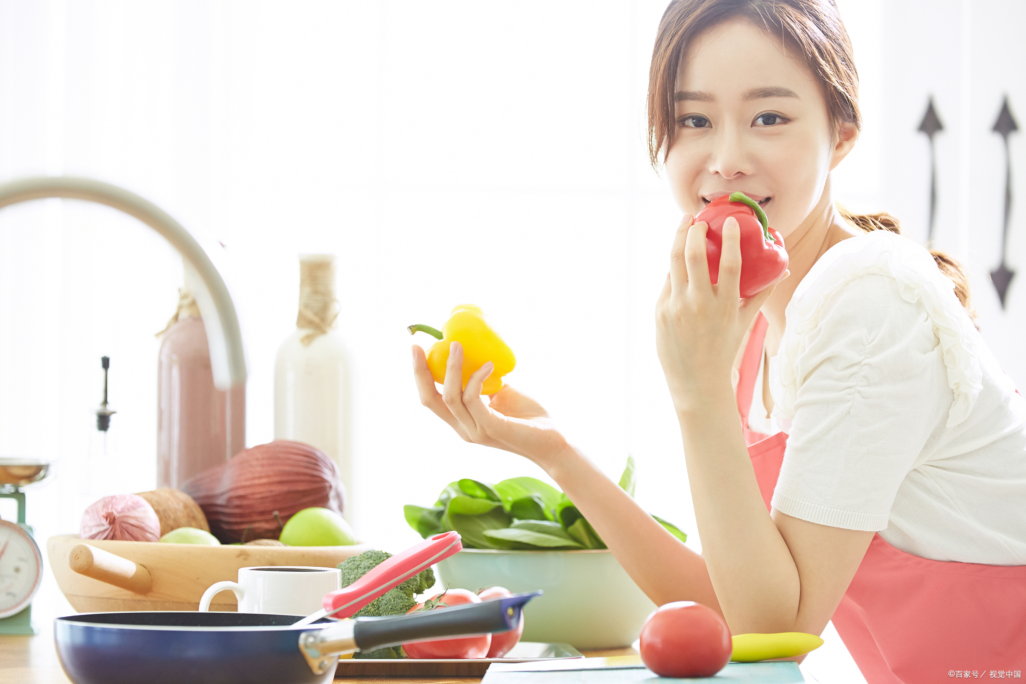 物质,能够抑制黑拿维生素c的美女吃东西气血好美女图片健康饮食女生