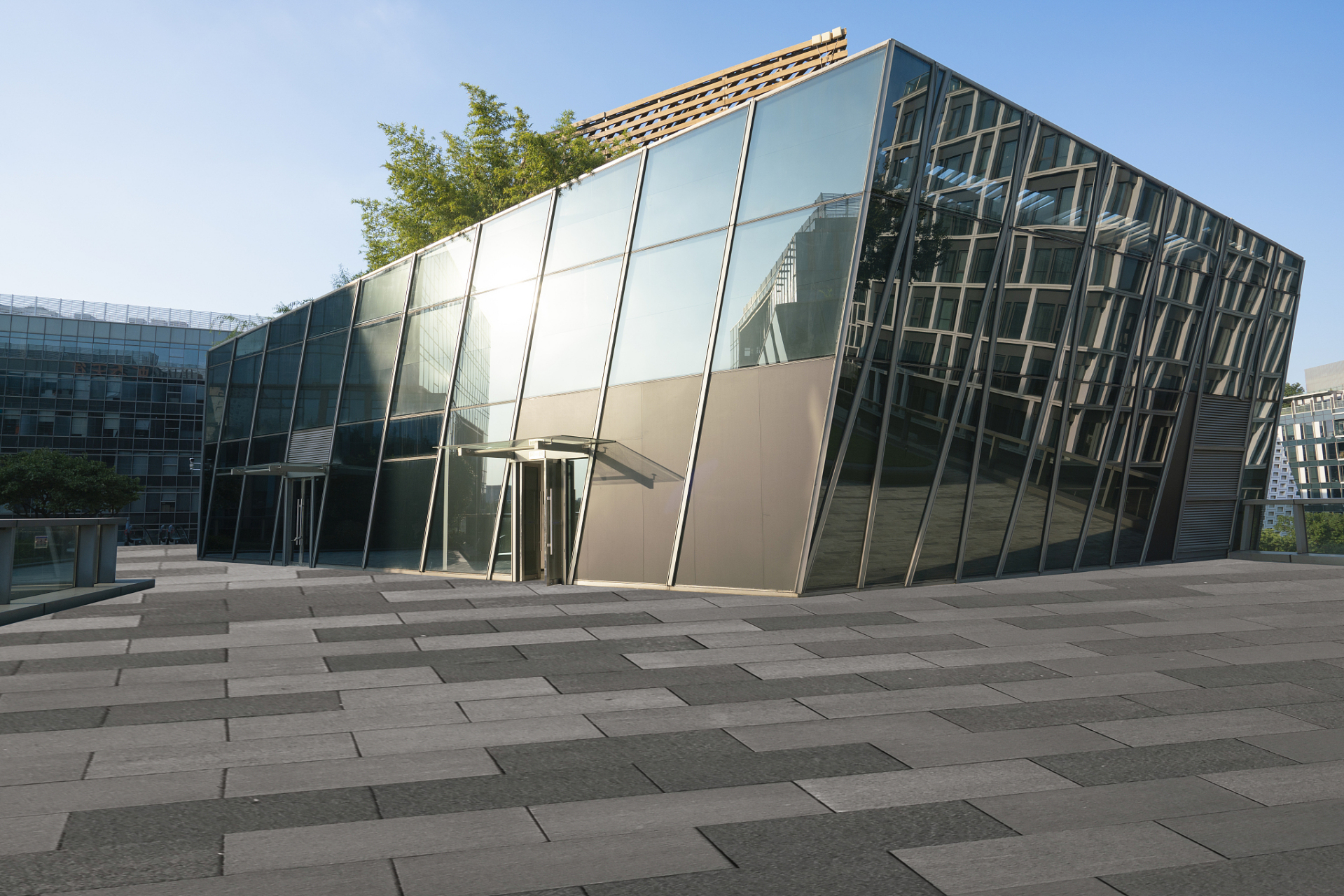 上海玻璃宫艺术书局是一座如梦如幻的艺术空间.