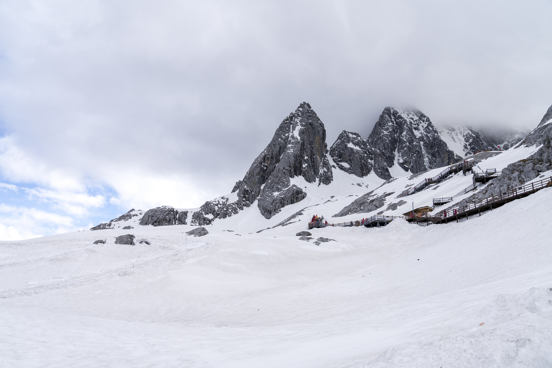 玉龙雪山,一个国家5a级风景名胜区,一个地球上的绝美仙境.
