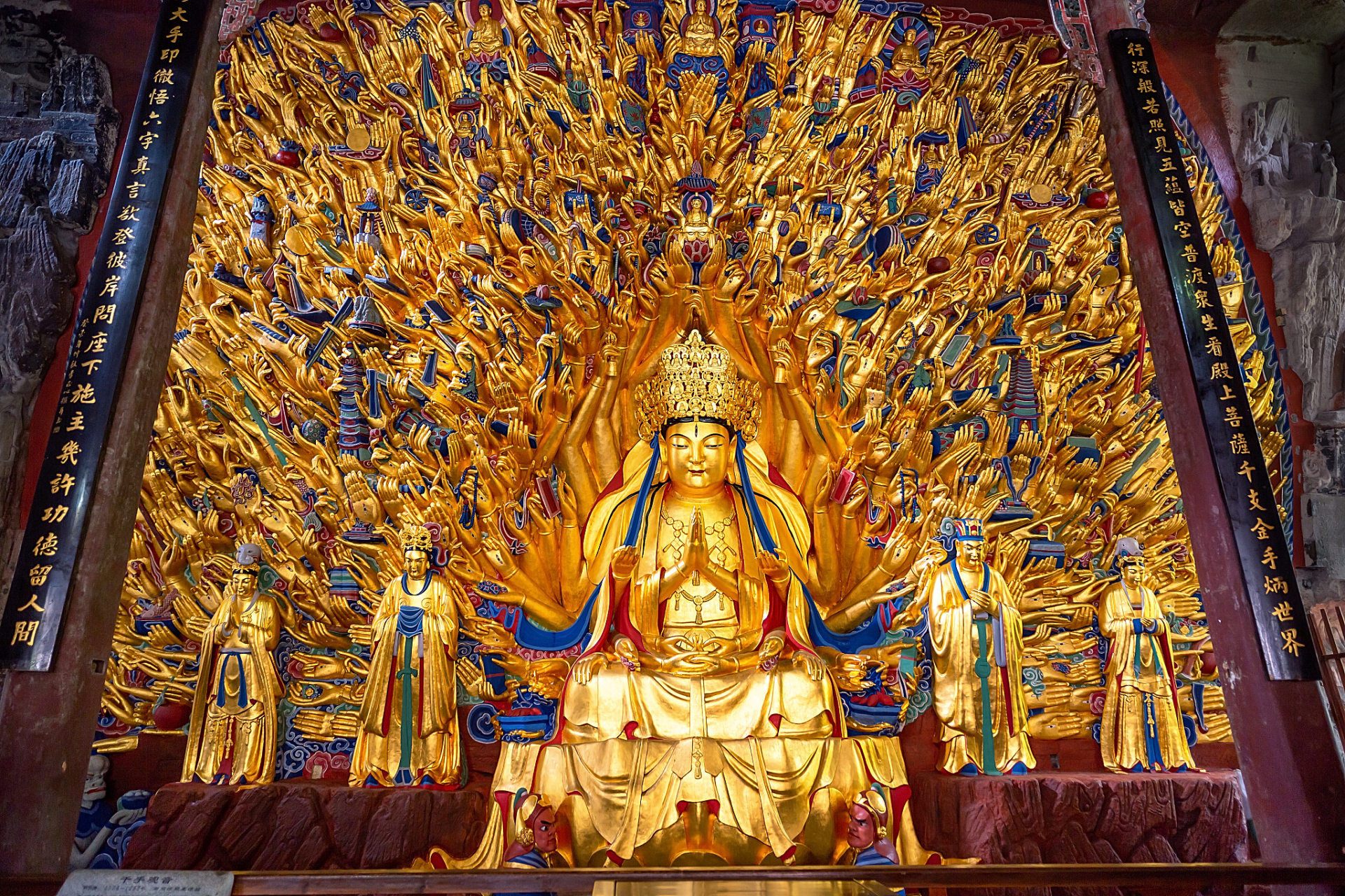 生肖鼠的守护神是千手观音,在普陀山;牛,虎为虚空藏,在鹿门山;兔为