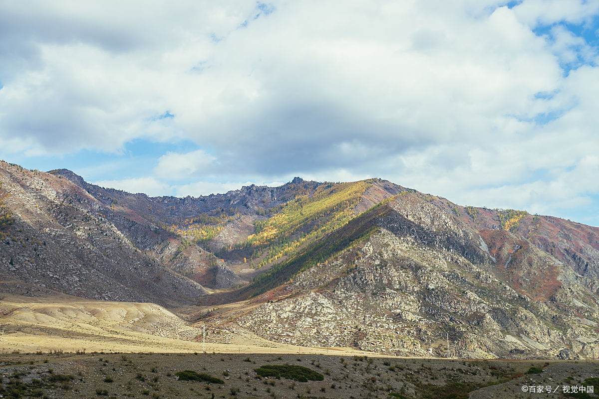 博格达峰海拔5445米,位于东经88.3度,北纬43.