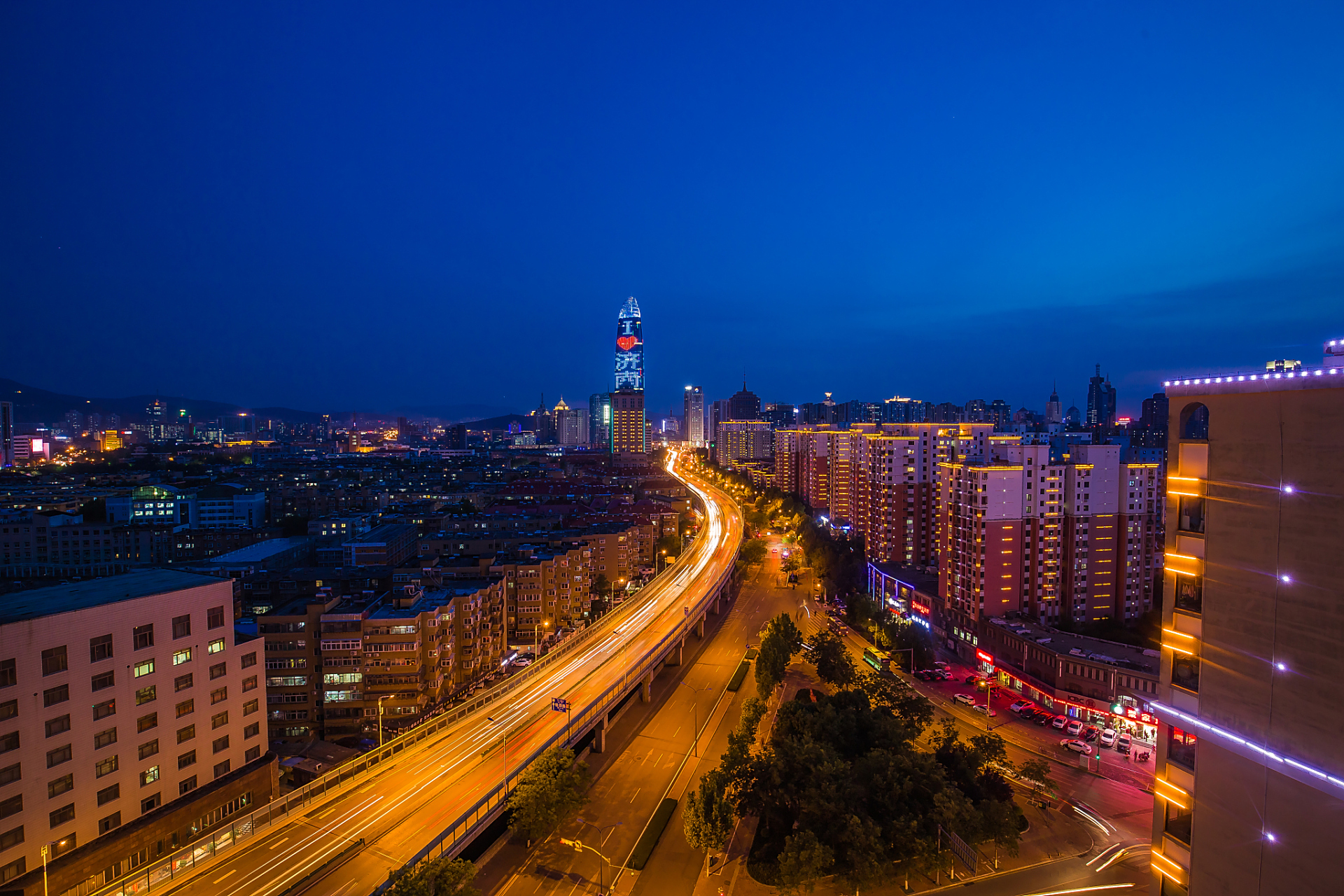 以下是您不容错过的秦皇岛最美夜景:  11566 秦皇岛夜游船:在