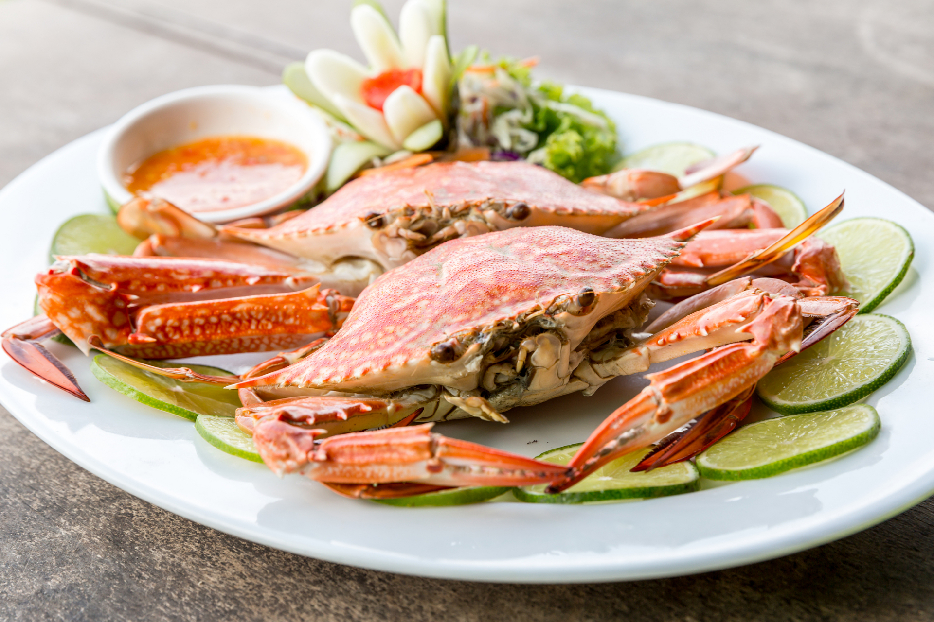 鲜甜入味,清蒸梭子蟹让你品尝最纯粹的海鲜美味 品味鲜美的海鲜美食