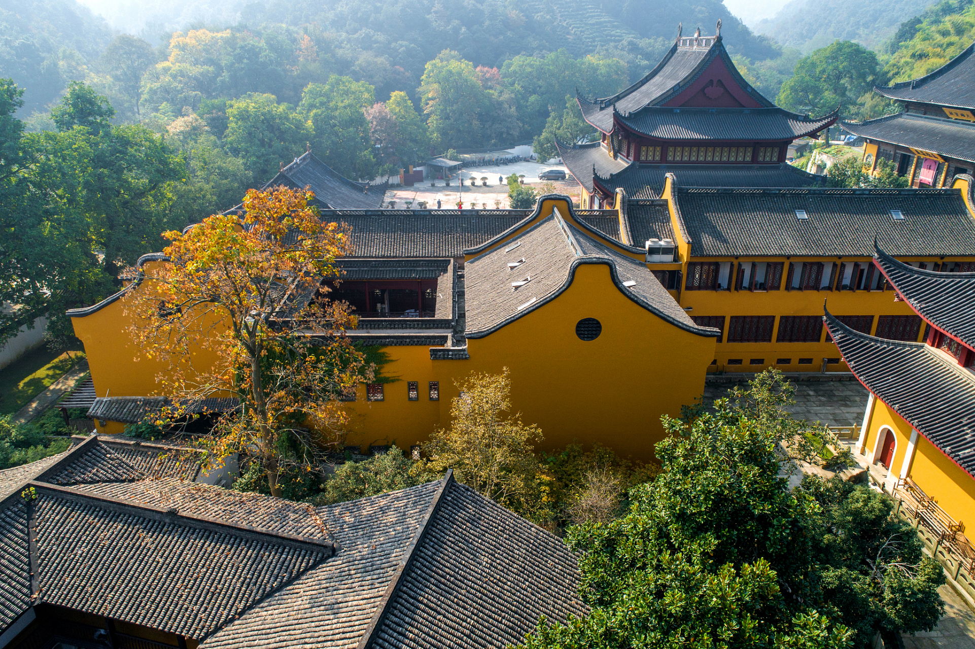 中国是佛教的重要发源地和传播中心,拥有众多著名的佛教圣地,浙江天台