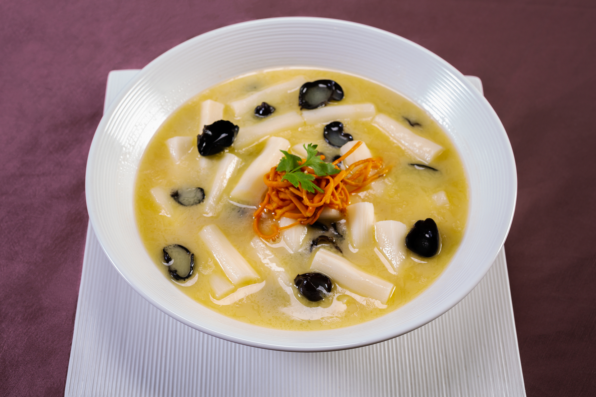 淮安平桥豆腐,这道拥有悠久历史的传统美食,堪称淮扬菜系的瑰宝.