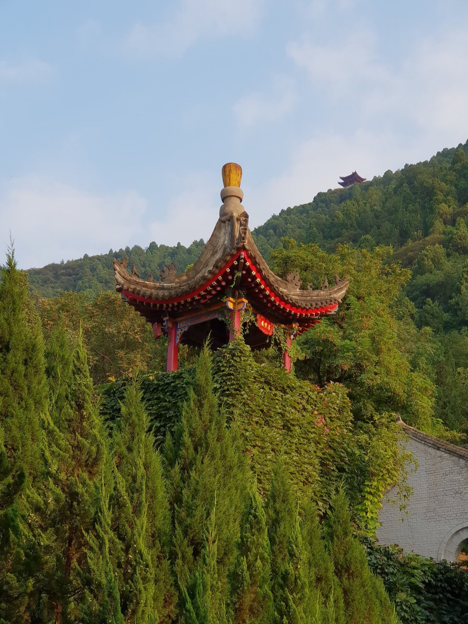 灌云县的大伊山,位于江苏省连云港市灌云县境内,是座神秘而秀美的山峦
