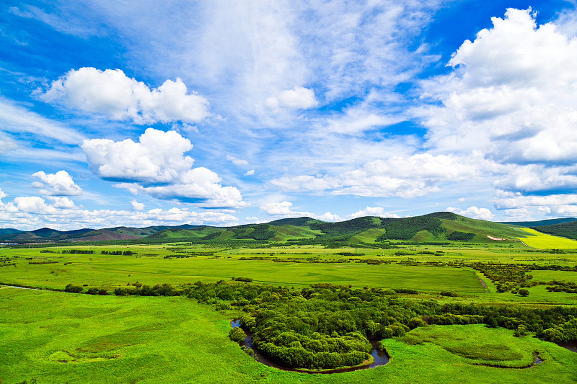 科尔沁草原在哪 科尔沁草原位于中国内蒙古自治区东部,是蒙古族文化的
