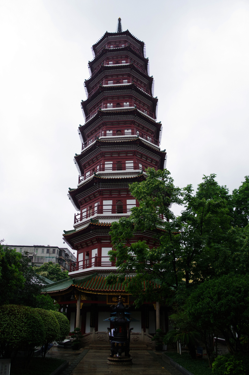 南昌市西湖区的绳金塔街东侧,它不仅是国家aaaa级旅游景区,更是江西省
