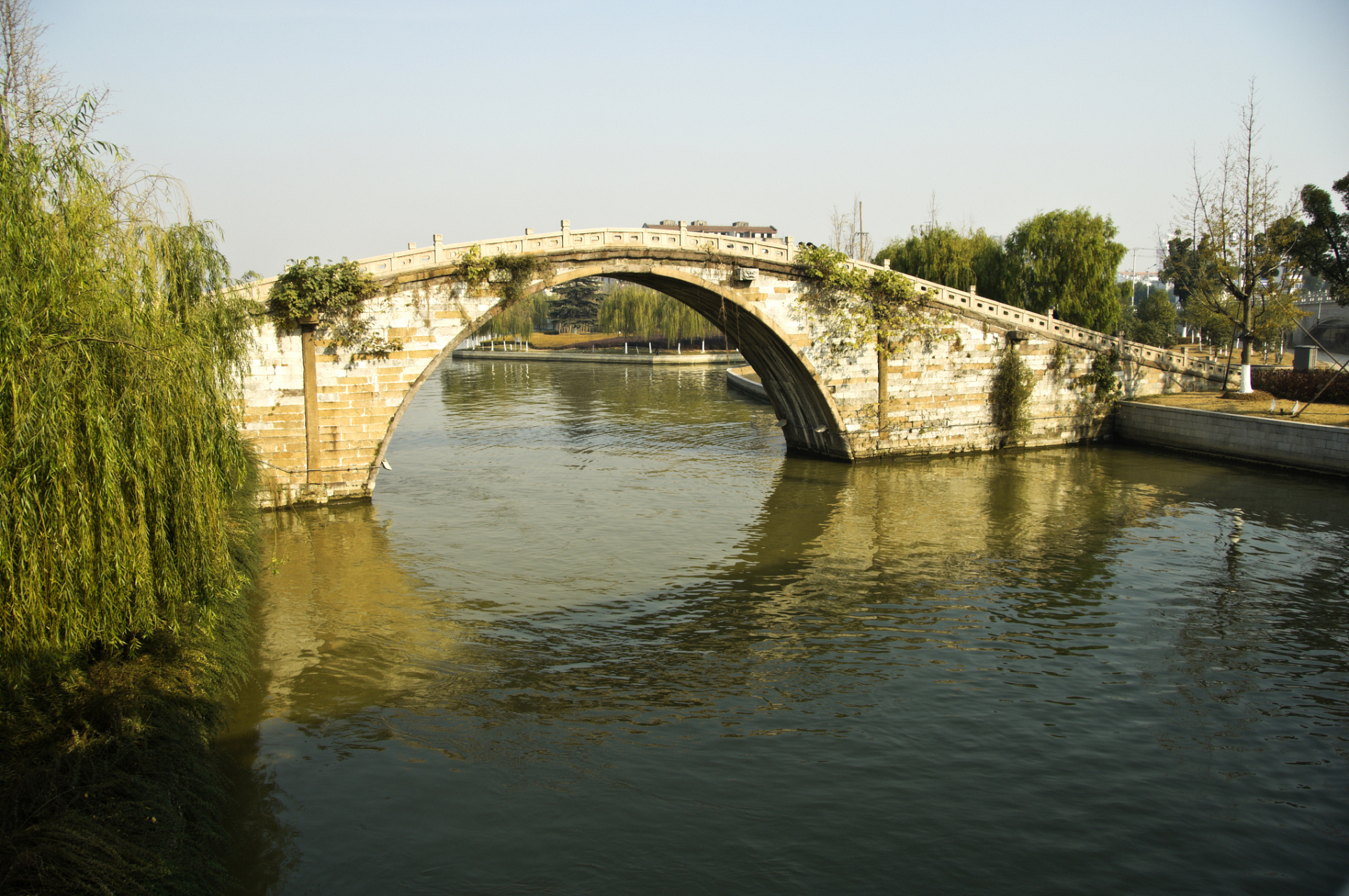 我期待着漫步在苏州的桥上,感受那份独特的柔情与坚韧.