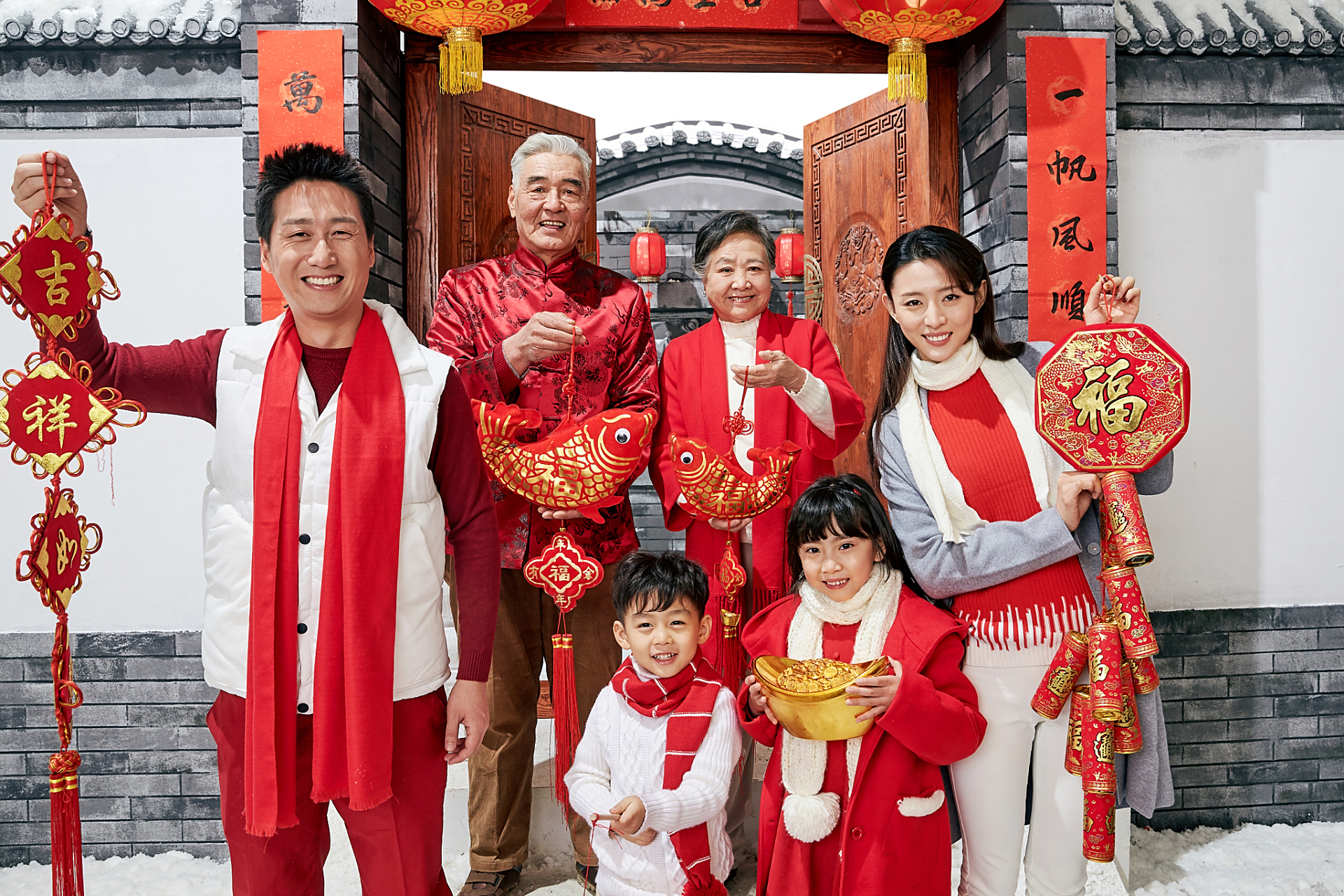 为什么春节时人们要穿红色衣服?