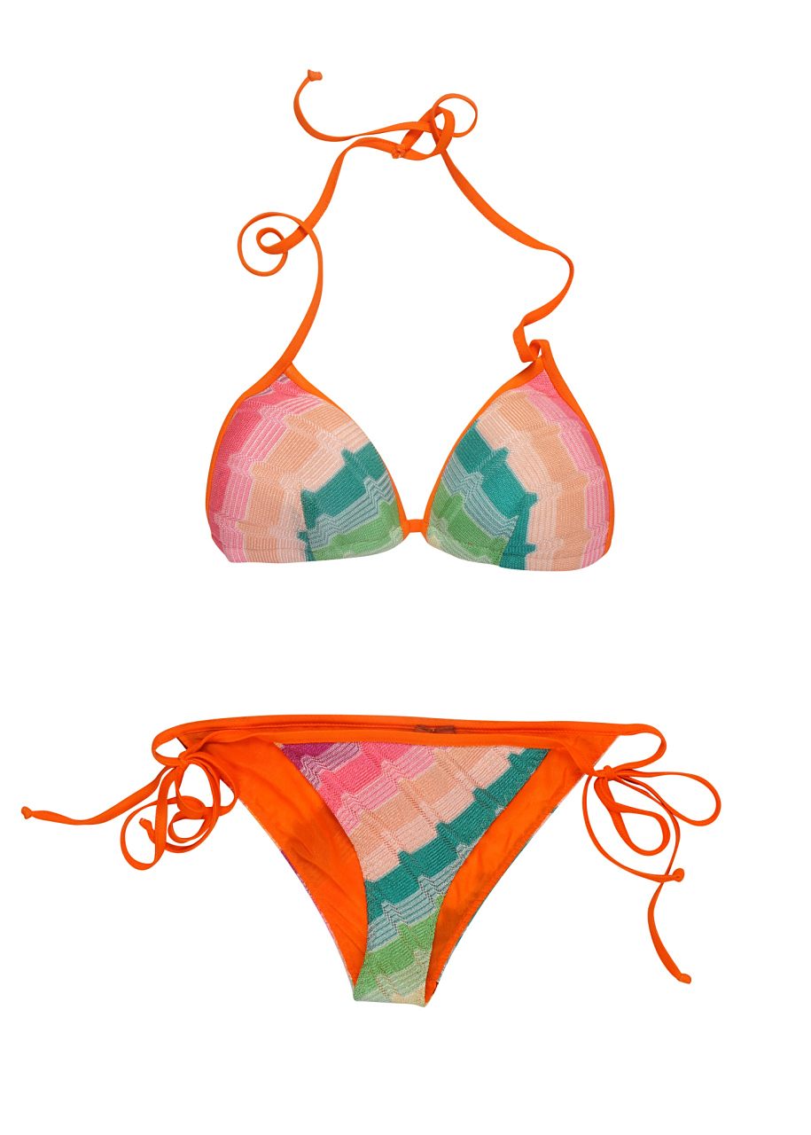 比基尼泳衣是在20世纪中期引入我国的