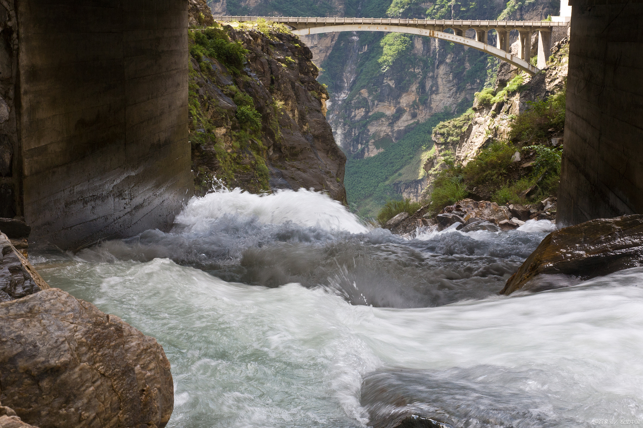 六盘水北盘江,江水奔腾不息,峡谷气势恢宏!
