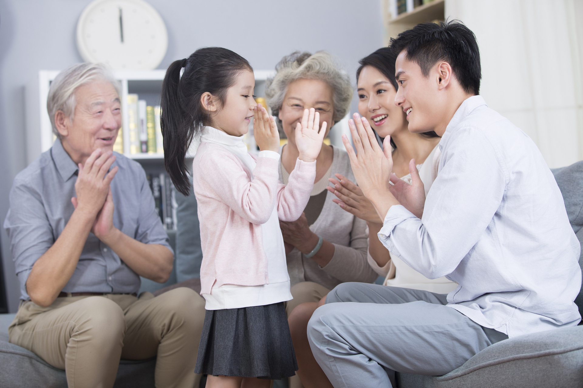 家庭成员之间的沟通是维持家庭和谐的重要因素之一