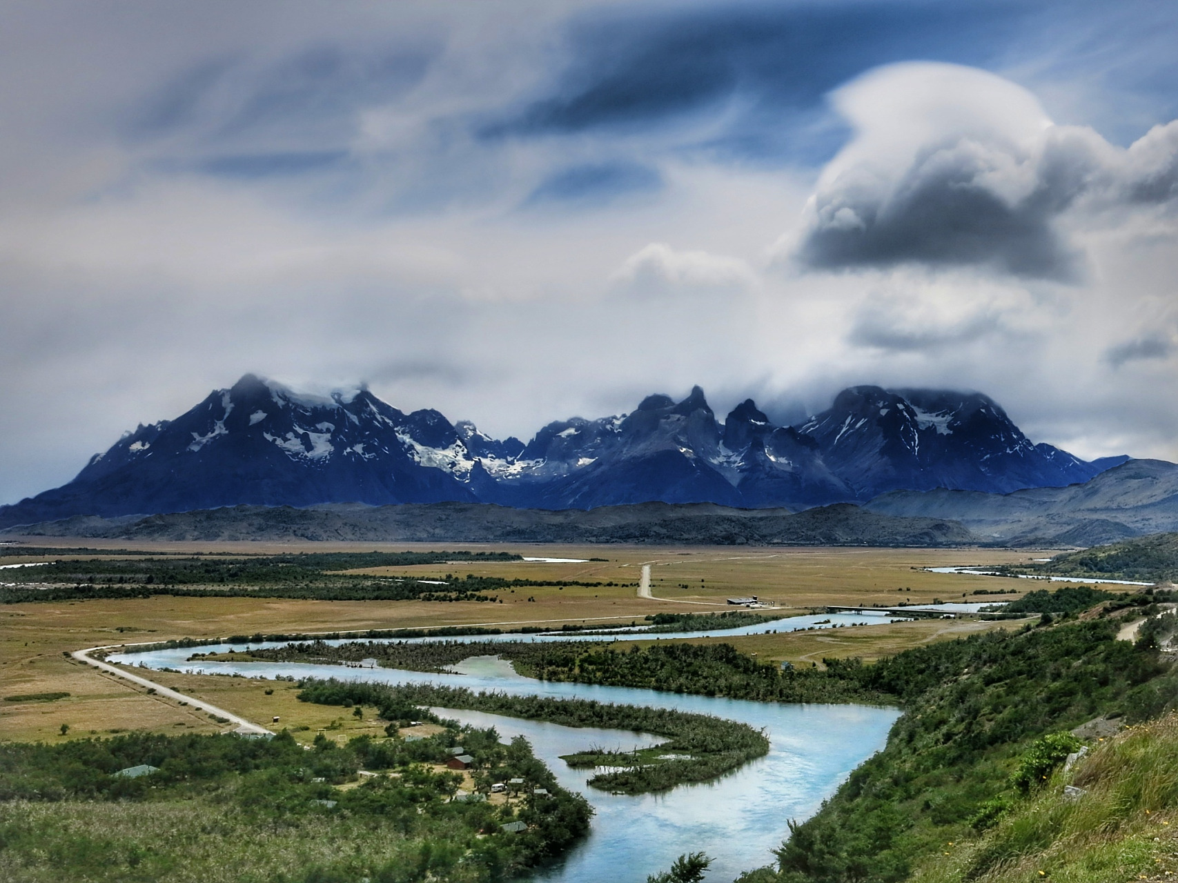 奇遇那拉提#新疆那拉提巩乃斯河位于新疆维吾尔自治区南部,是一条流