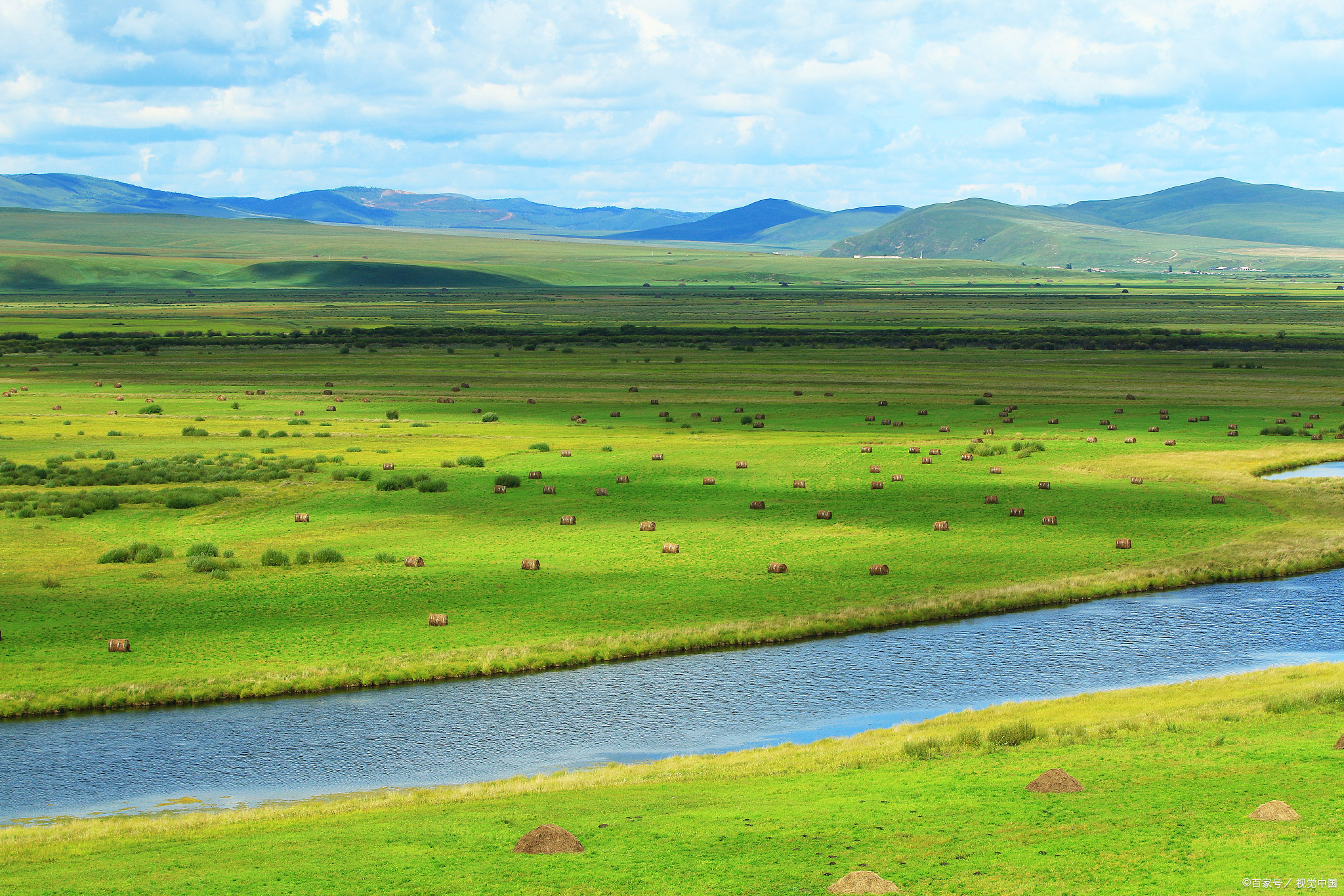青海祁连大草原 祁连山草原是中国的六大最美草原之一,位于祁连山脉