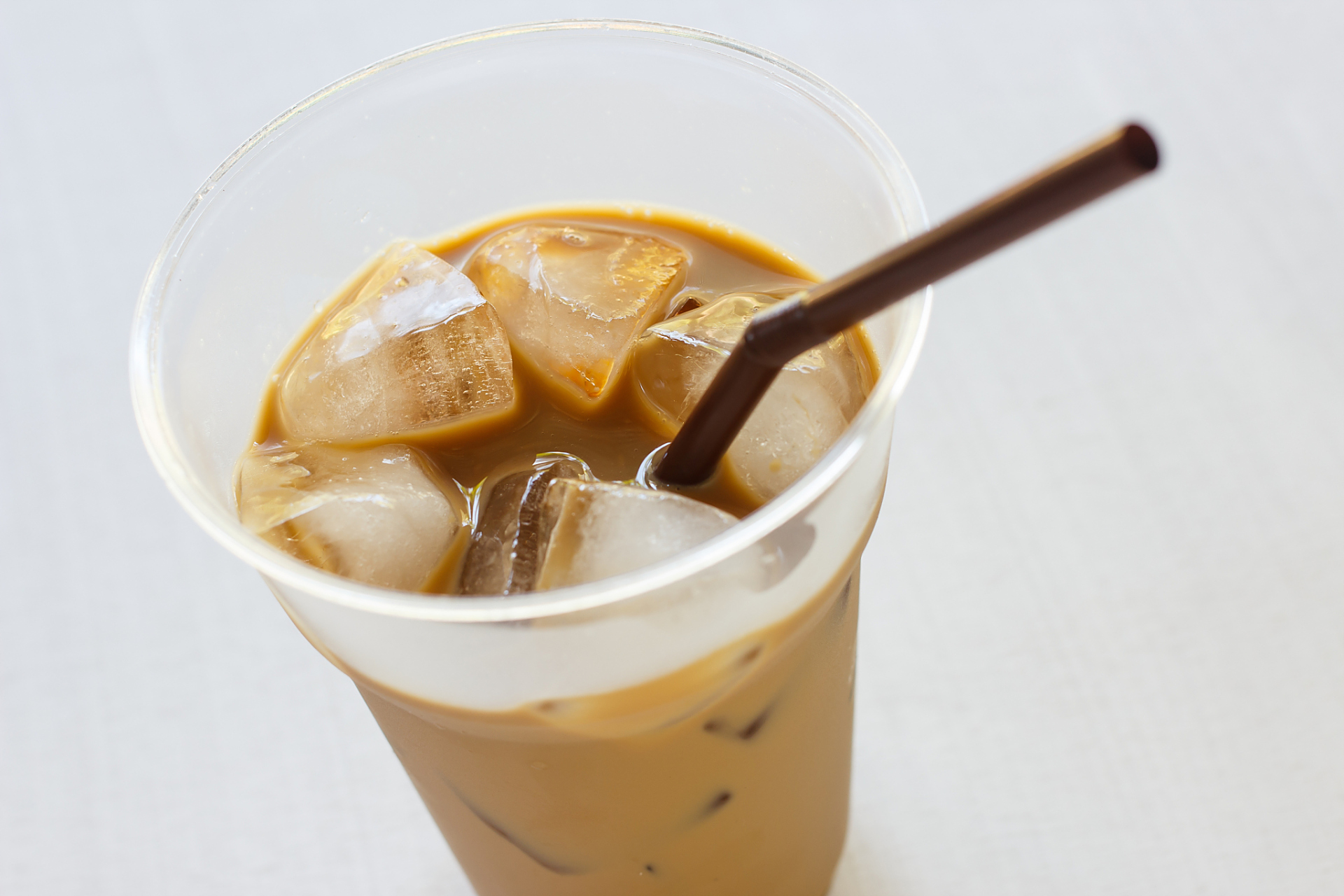 随着柳州市中医院的中药奶茶走红,一系列中药饮品开始在网上流行评创