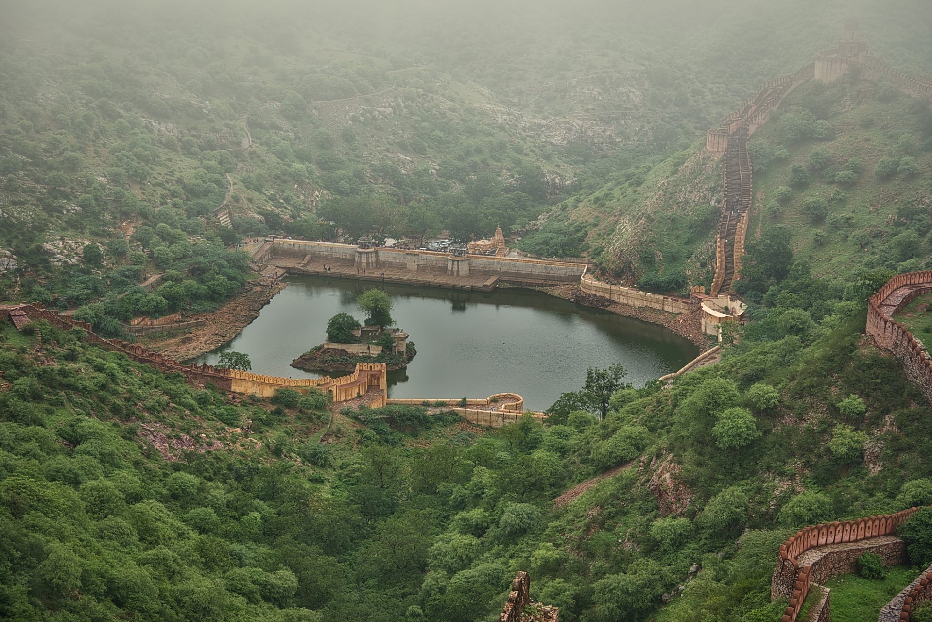 湖北黄石青龙山风景区,是一处以山水风光为主要景观的旅游胜地.