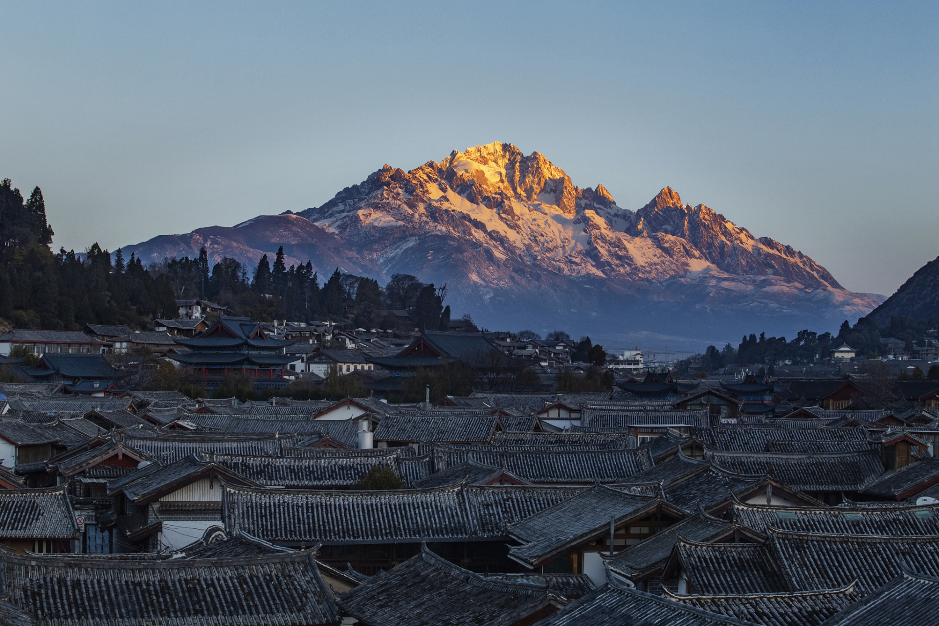 碧塔海,碧塔海保护区位于香格里拉县城东北25千米的深山密林中,被黛色