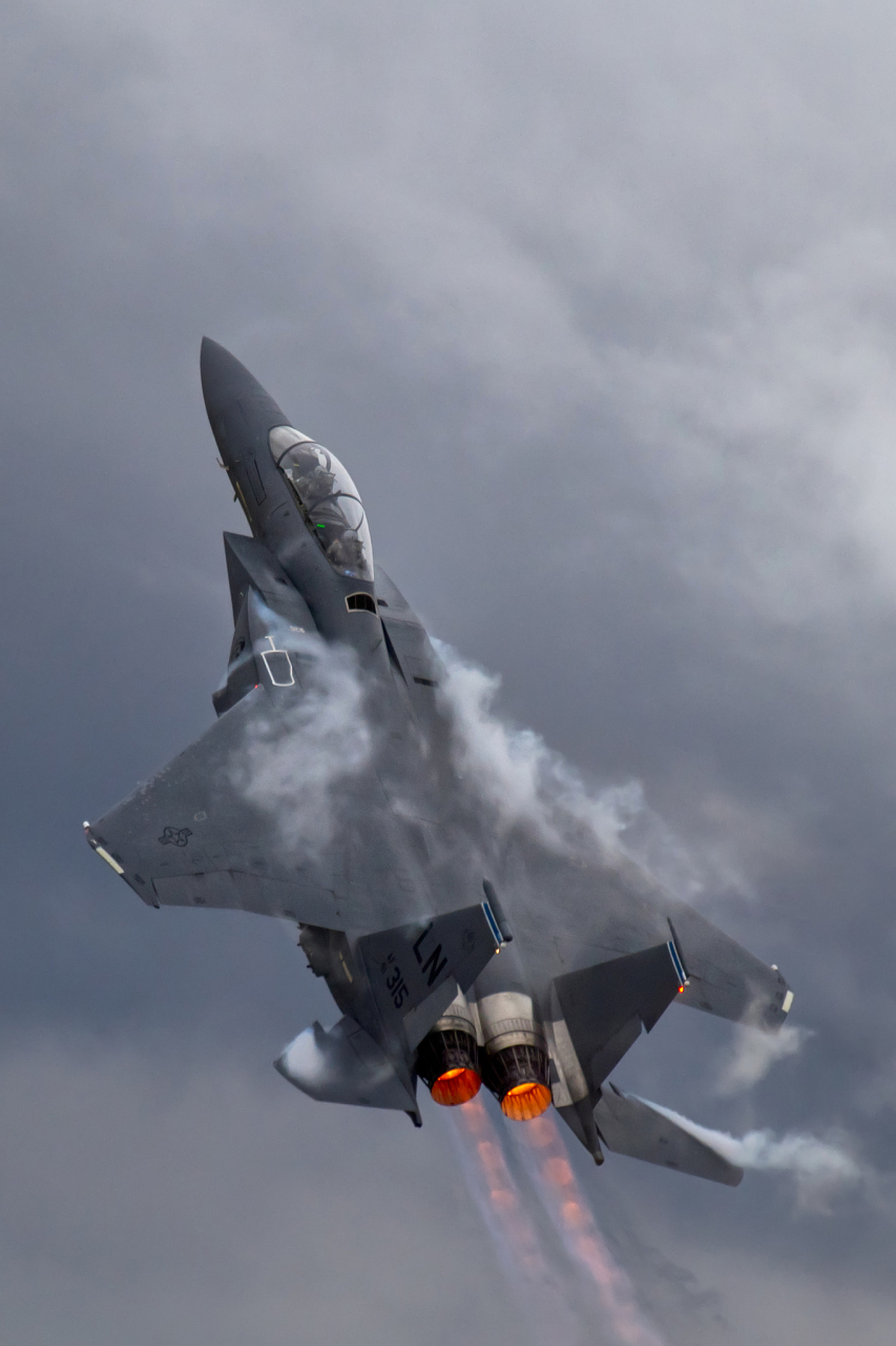 俄罗斯的苏-57战机一直被称为该国引以自豪的作战装备,因其具备隐身和