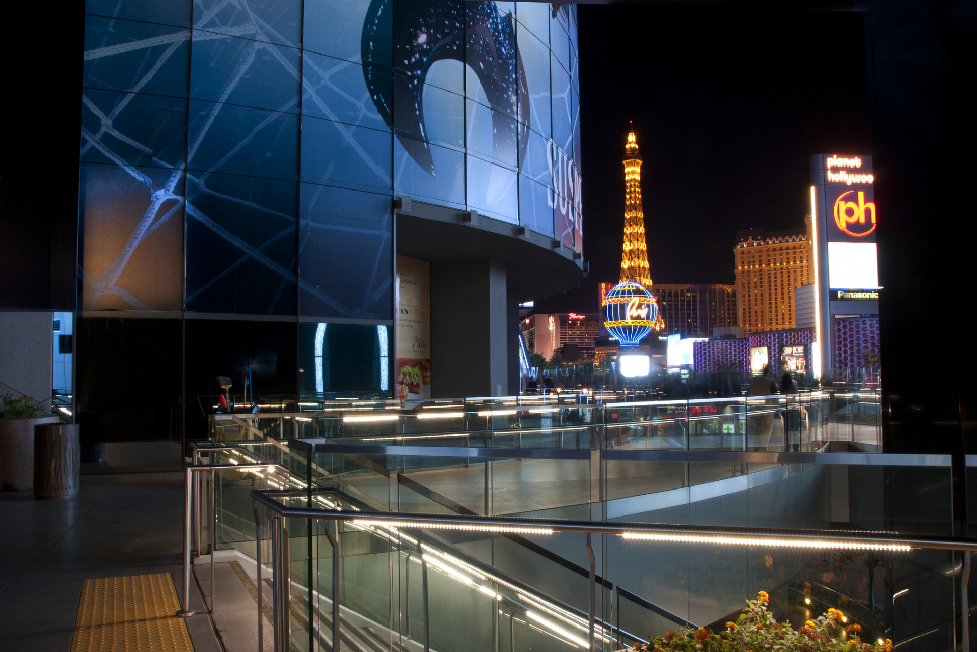 最后,我们来到了郑州最繁华的商业区——大卫城.