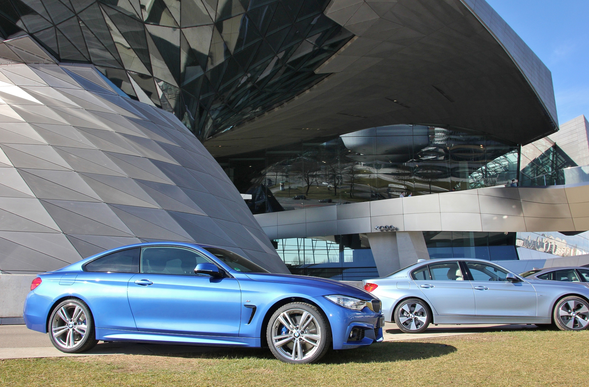 宝马m2和m3在性能,外观,内饰,配置和价格等方面存在显著差异.