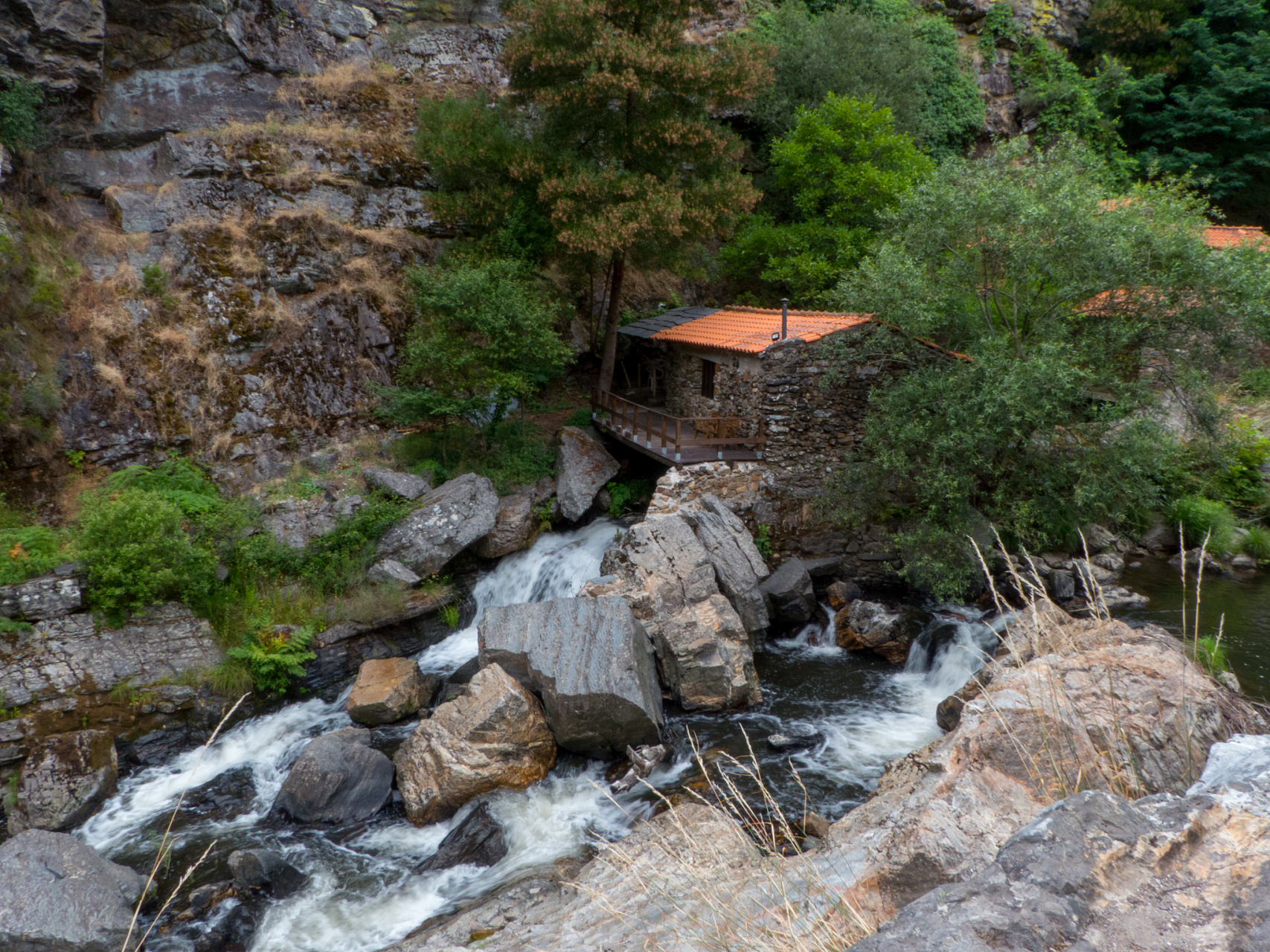东峪翠谷景区位于山西省太原市,拥有自然风光和人文景观,是旅游胜地.