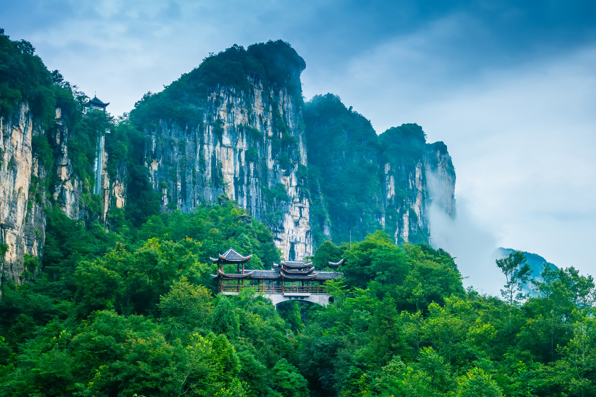 去恩施旅游上网找一百篇攻略不如您加一个本地导游