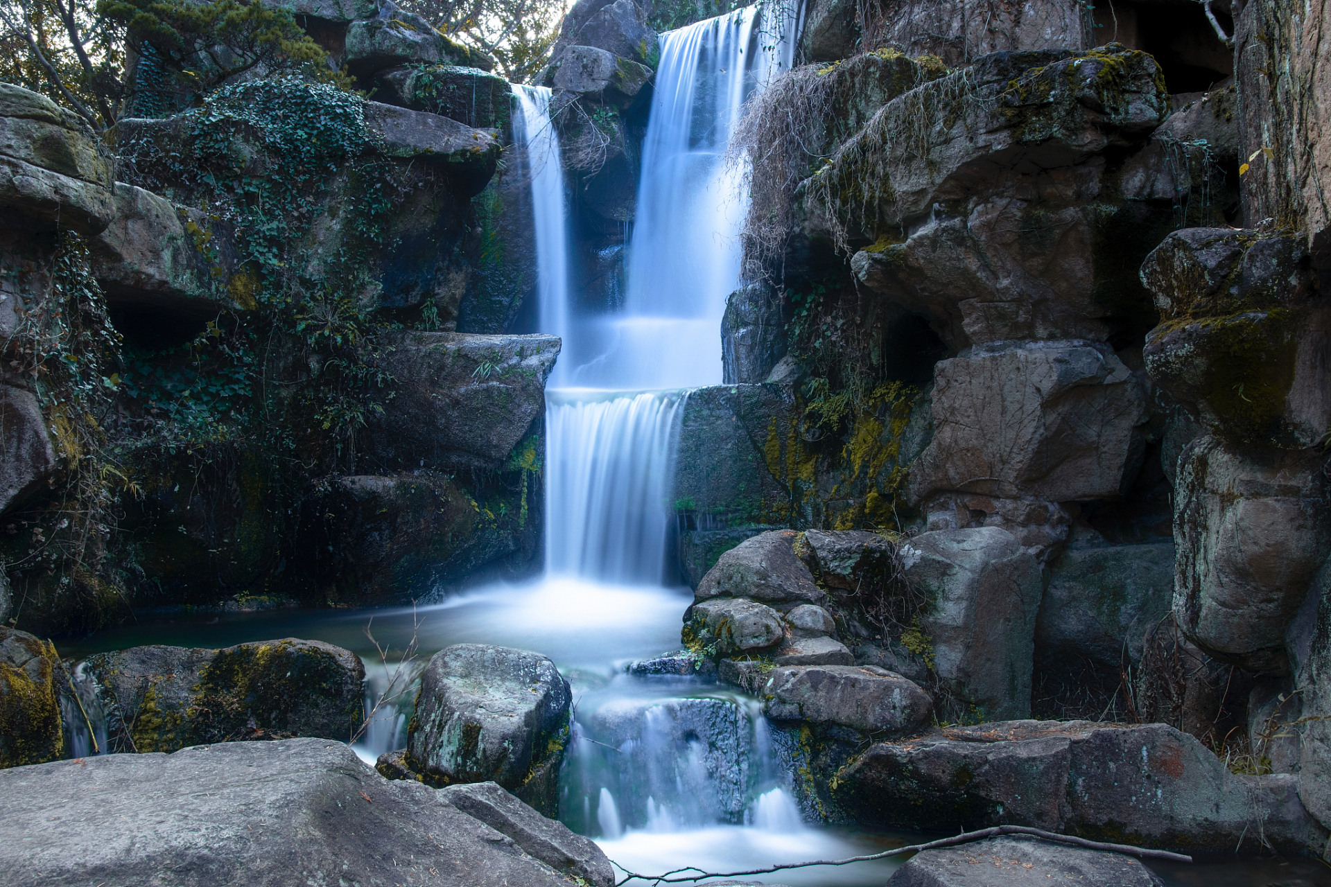 杭州的富阳龙潭瀑布是一个绝佳的目的地.