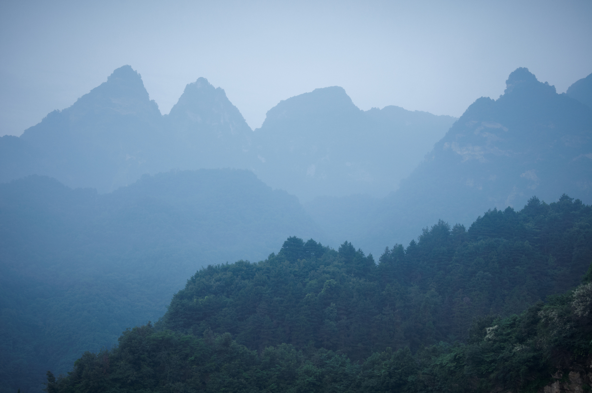 長相思·一重山 李煜〔五代〕 一重山,兩重山.