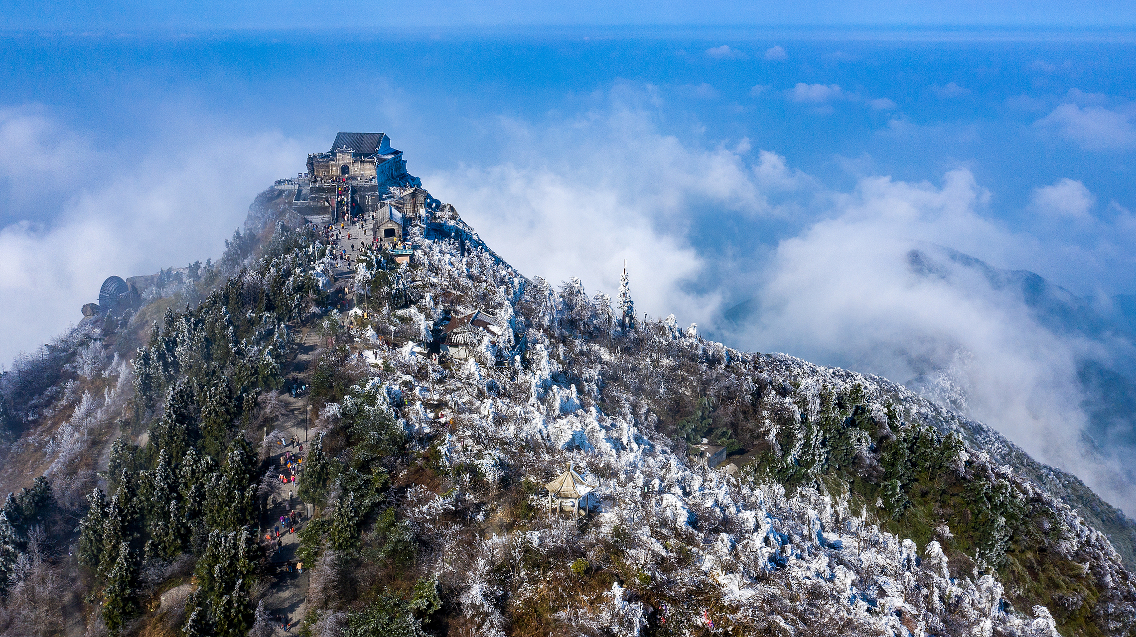 寿比南山的南山指的是中国南部的一座山脉——衡山.