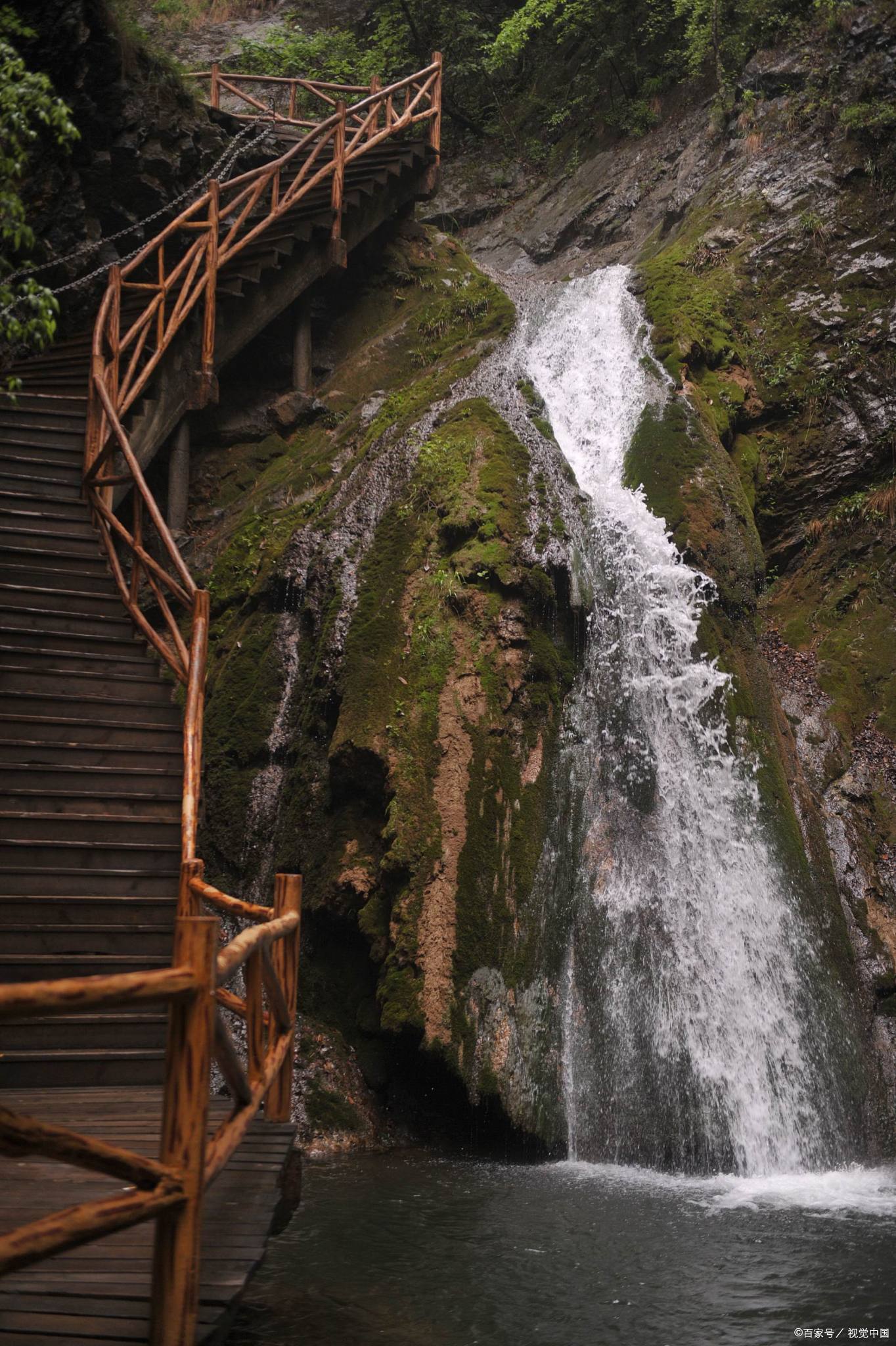 重庆黑山谷景区位于重庆市万盛区黑山镇境内,距离重庆市区约110公里