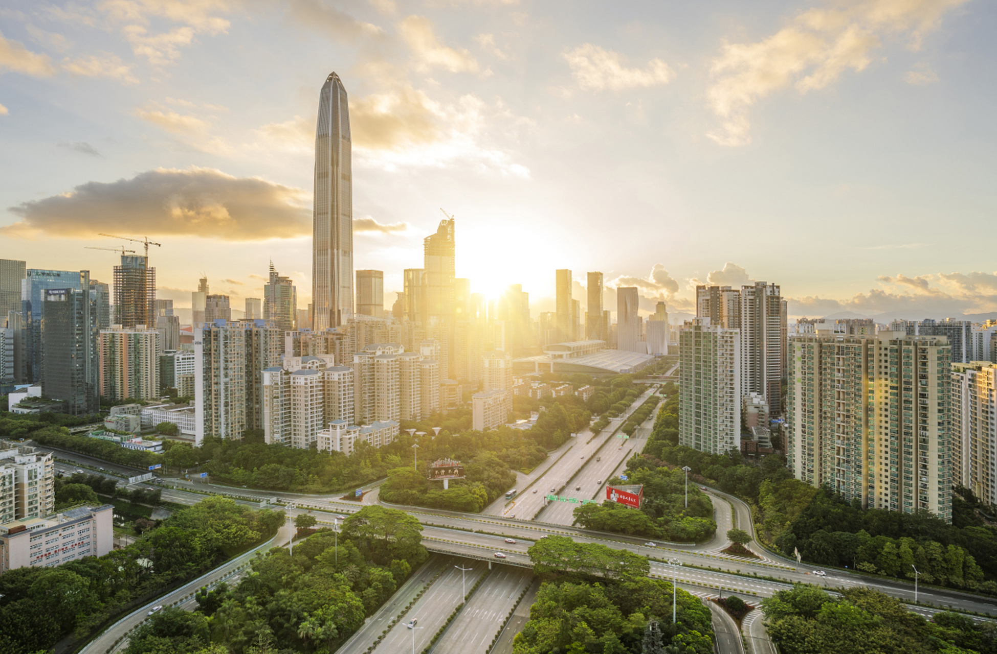 深圳,位于中国广东省,是一座现代化大都市.
